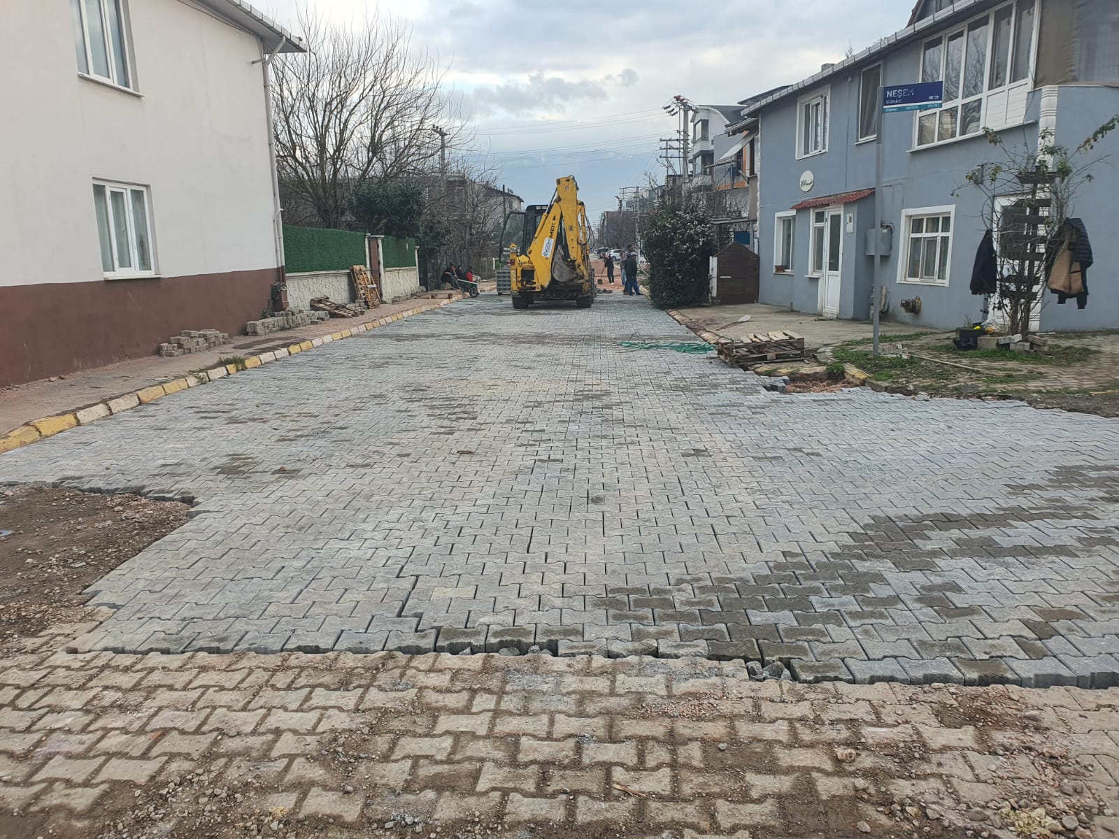KARTEPE İLÇESİNDE ÜSTYAPI ÇALIŞMALARI SÜRÜYOR