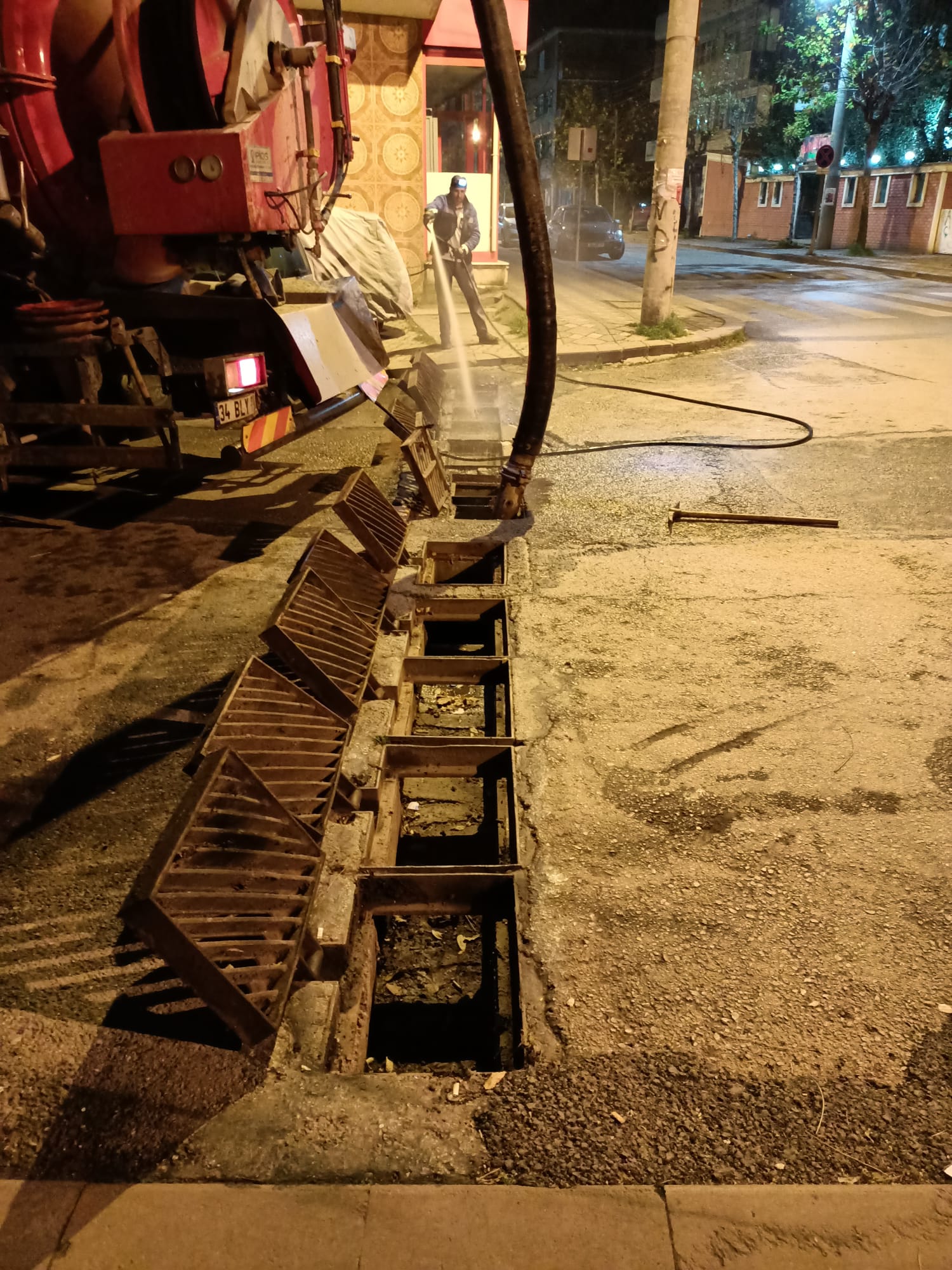 GEBZE’NİN ALTYAPI HATLARINDA TEMİZLİK YAPILIYOR