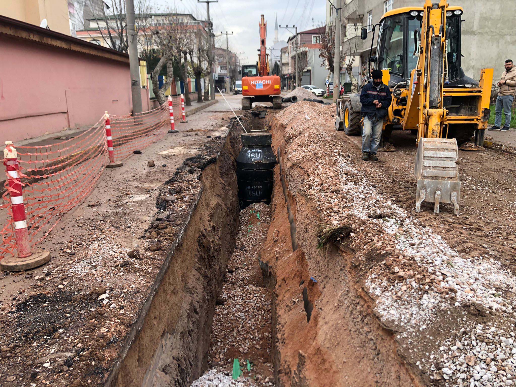 KÖRFEZ BARBAROS MAHALLESİNDE ALTYAPI HATLARI YENİLENİYOR