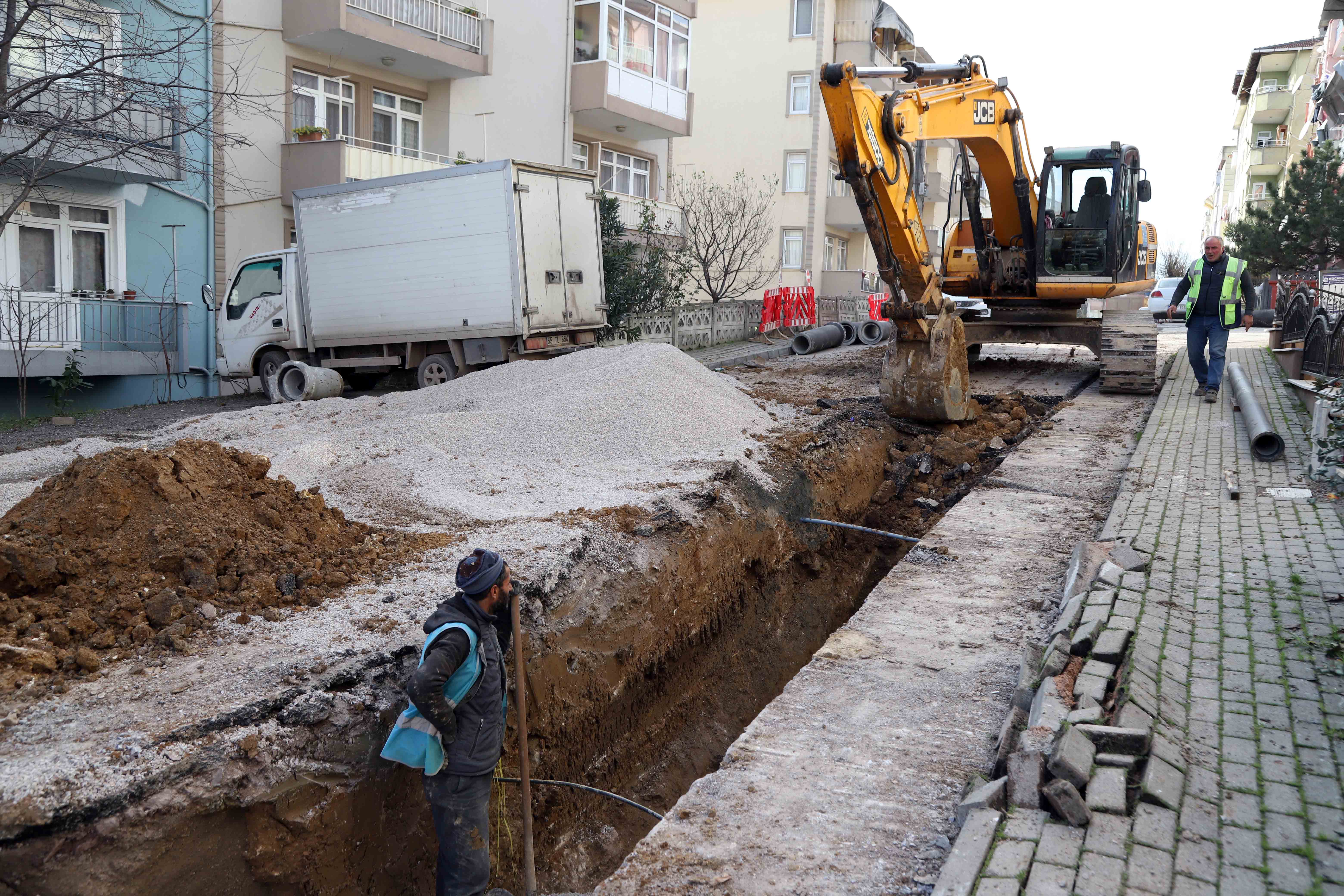 DERİNCE DUMLUPINAR MAHALLESİNDE ALTYAPI ÇALIŞMALARI DEVAM EDİYOR