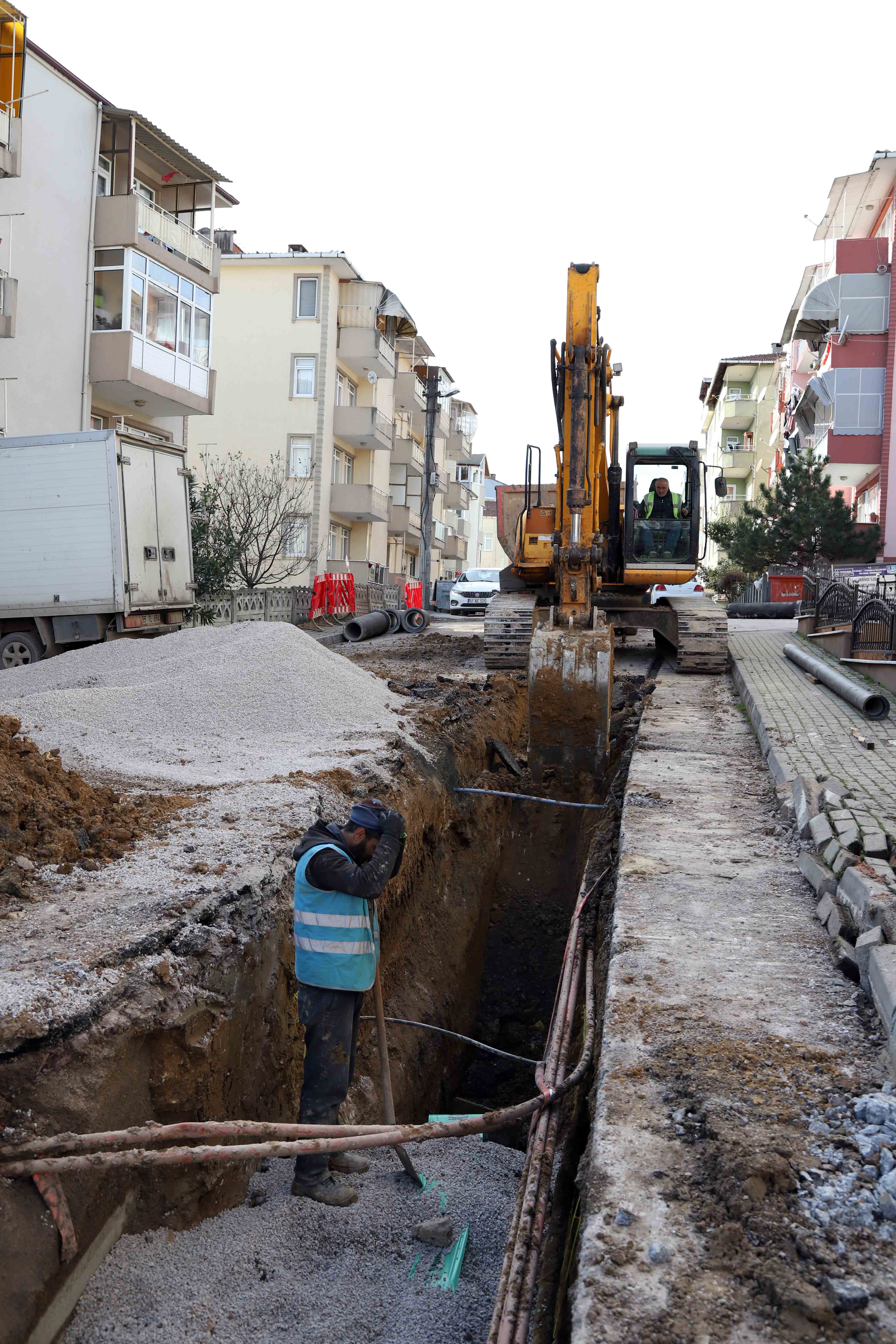 DERİNCE DUMLUPINAR MAHALLESİNDE ALTYAPI ÇALIŞMALARI DEVAM EDİYOR