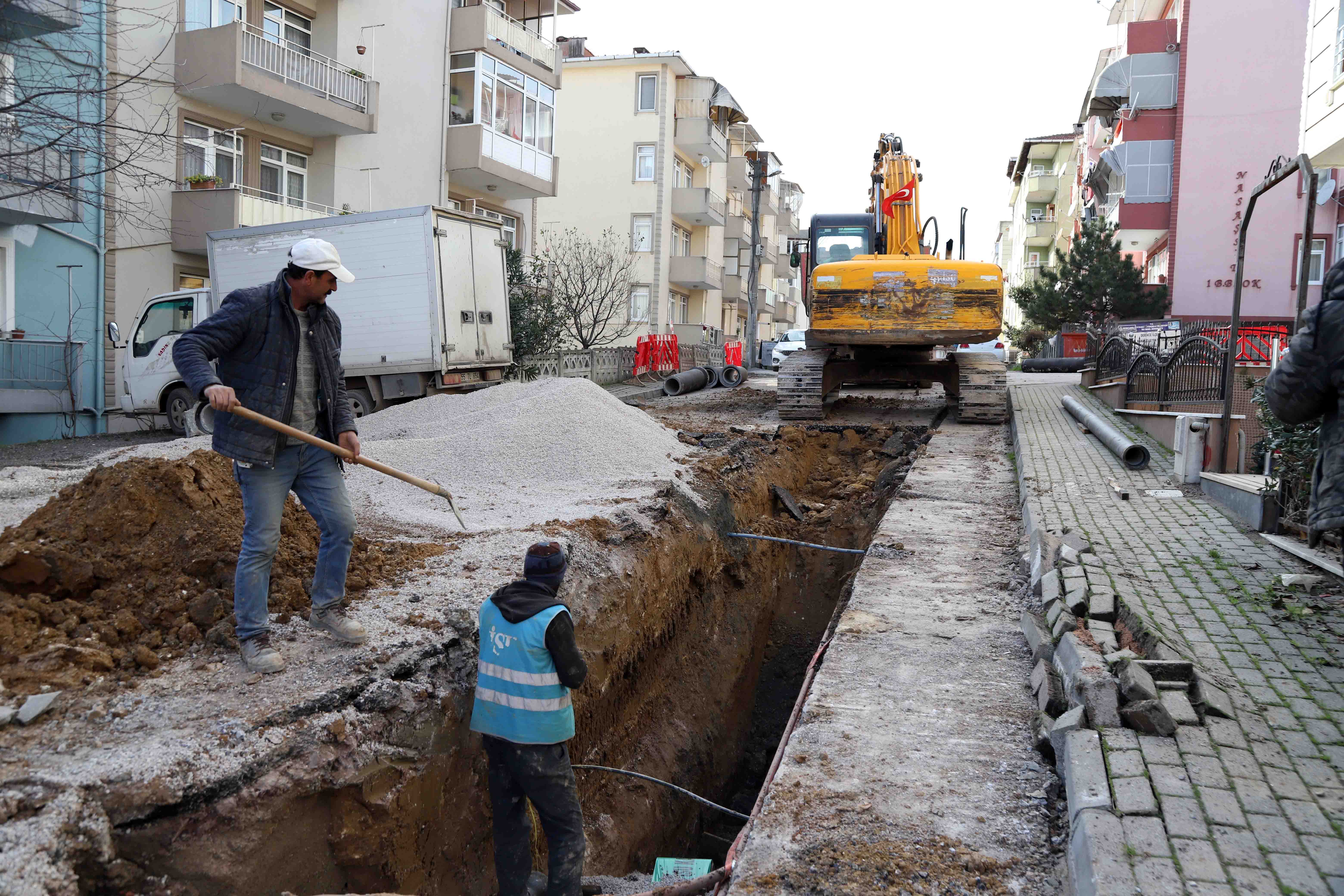 DERİNCE DUMLUPINAR MAHALLESİNDE ALTYAPI ÇALIŞMALARI DEVAM EDİYOR