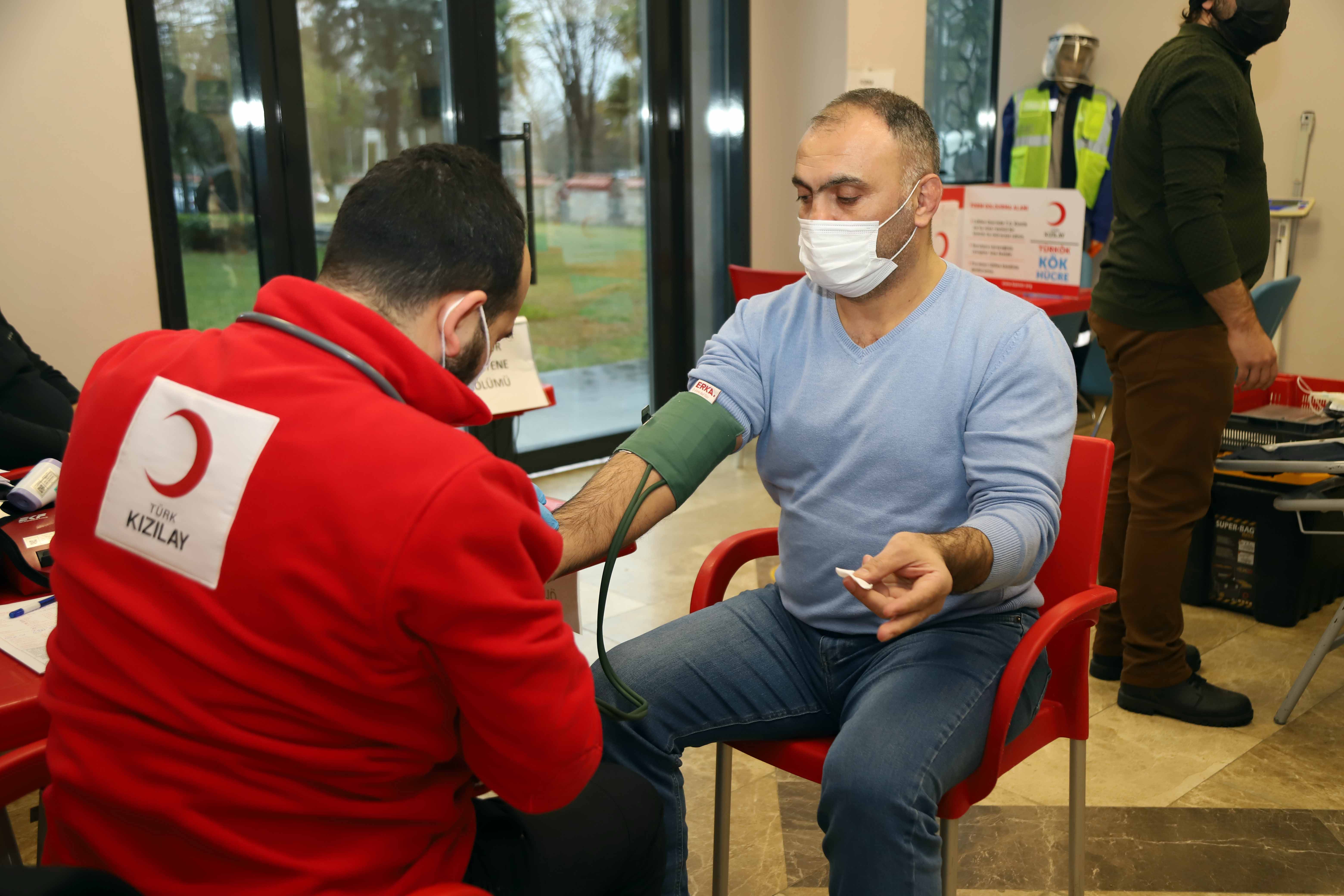 İSU PERSONELİNDEN KIZILAY’A KAN BAĞIŞI