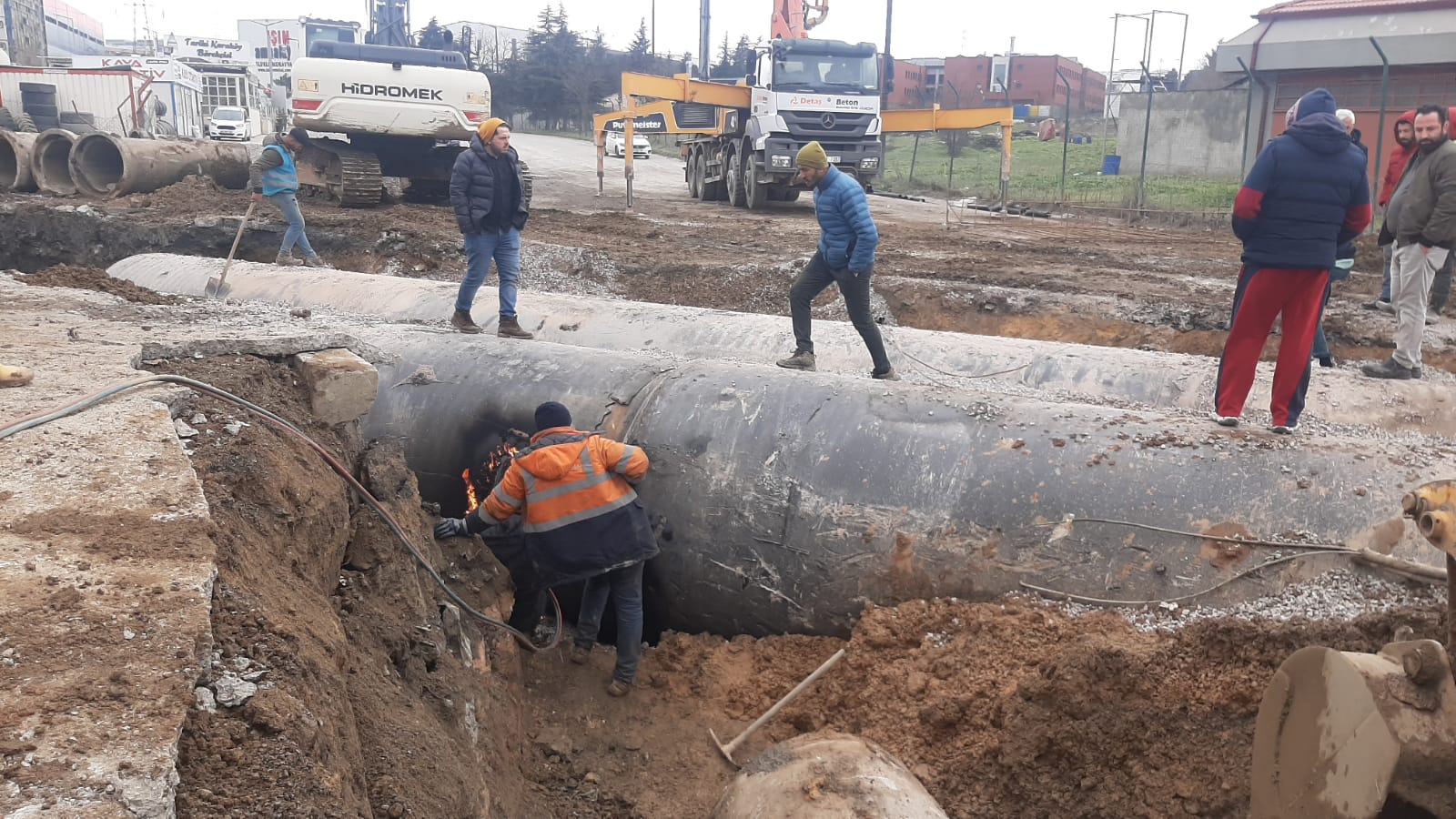 GEBZE GOSB DERESİNDE DEV BORULAR KULLANILIYOR