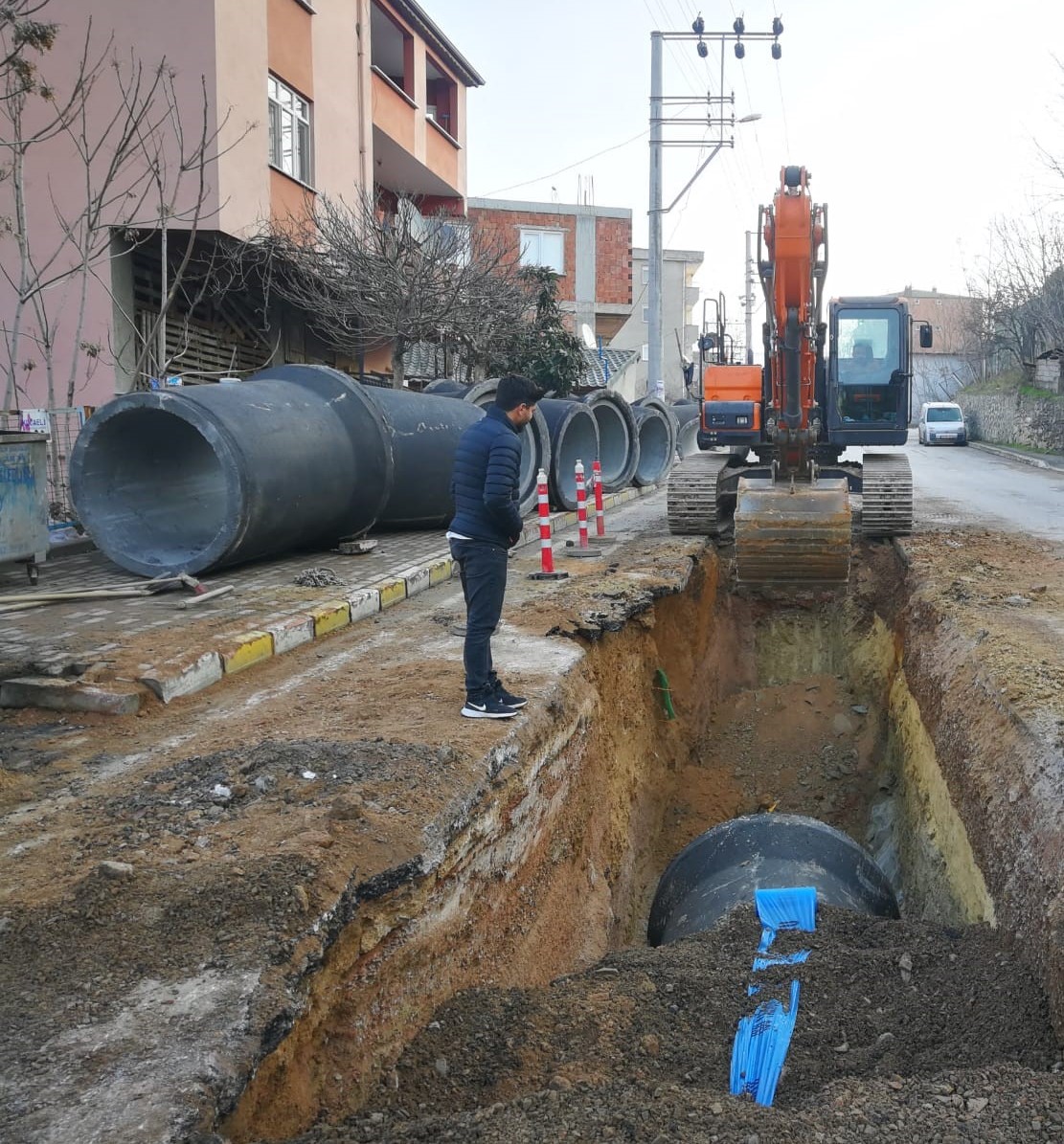 DİLOVASI’NDA ALTYAPI VE ÜSTYAPI ÇALIŞMALARI SÜRÜYOR