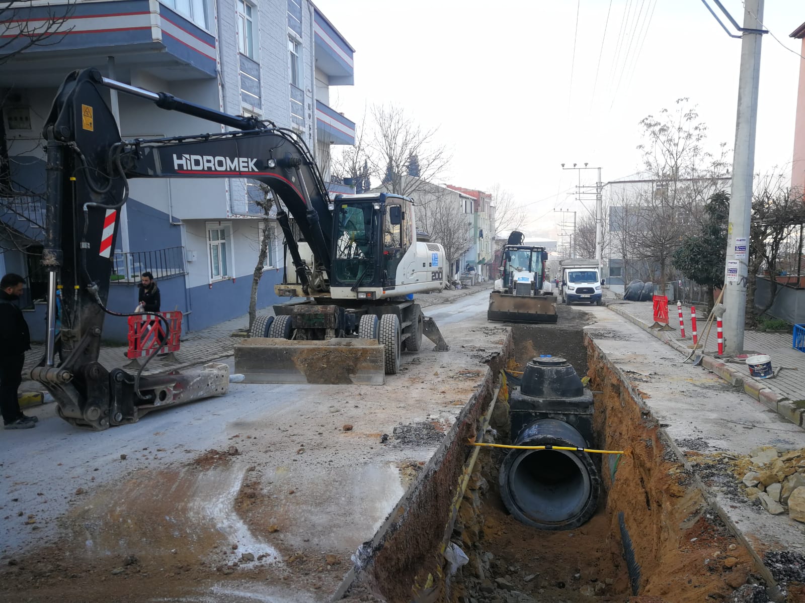 DİLOVASI’NDA ALTYAPI VE ÜSTYAPI ÇALIŞMALARI SÜRÜYOR