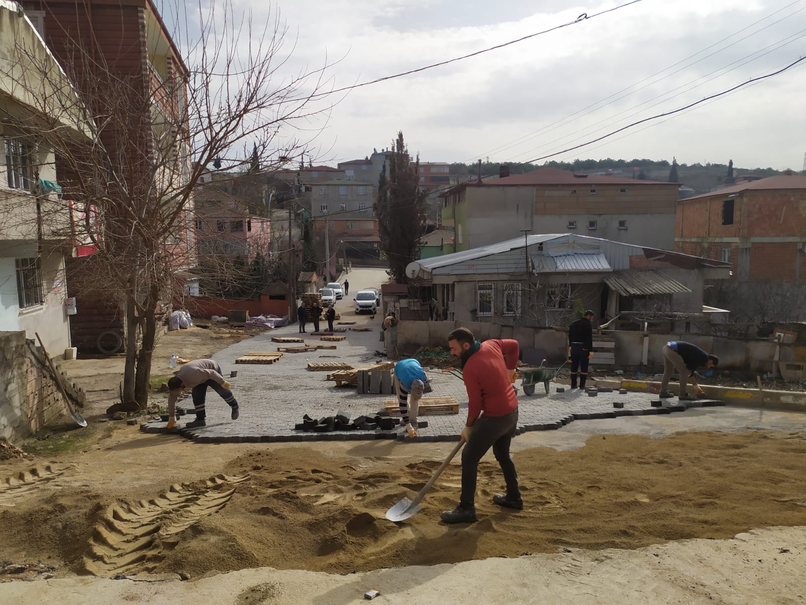 DİLOVASI’NDA ALTYAPI VE ÜSTYAPI ÇALIŞMALARI SÜRÜYOR