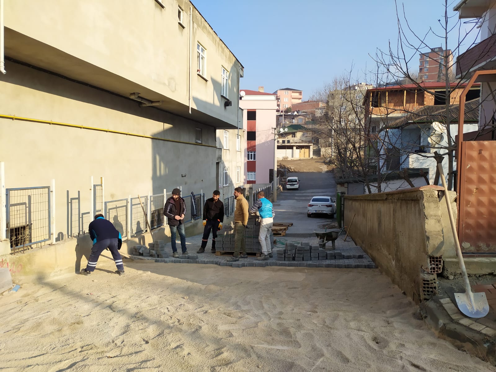 DİLOVASI’NDA ALTYAPI VE ÜSTYAPI ÇALIŞMALARI SÜRÜYOR
