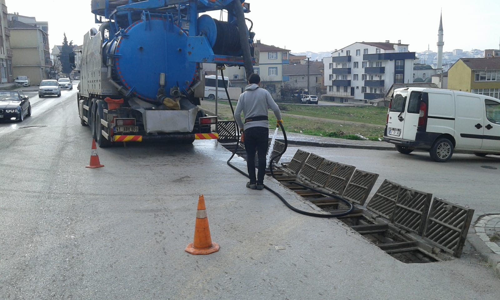 YAĞIŞLARA KARŞI İL GENELİNDE YAĞMURSUYU HATLARI TEMİZLİĞİ