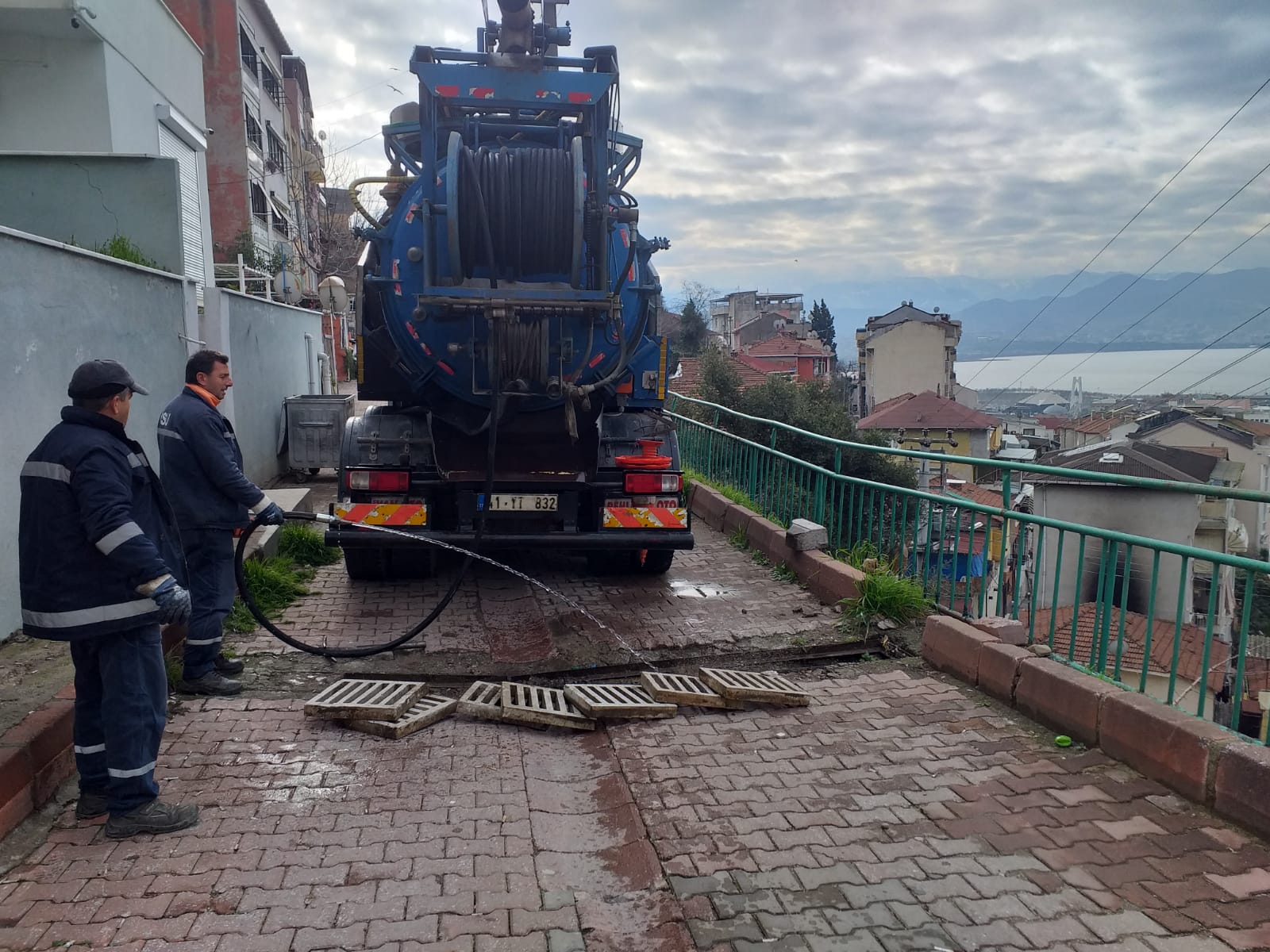 YAĞIŞLARA KARŞI İL GENELİNDE YAĞMURSUYU HATLARI TEMİZLİĞİ
