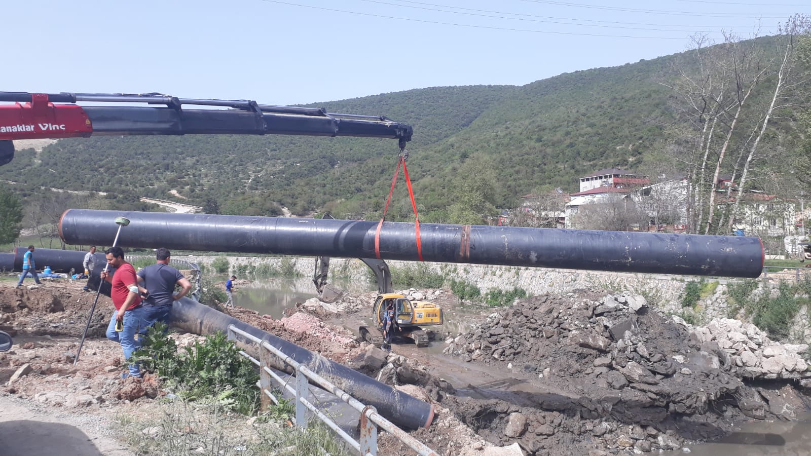 DİLOVASI’NA HAYAT KATAN YATIRIMLAR:  9,6 MİLYON LİRA VE 22,2 KM ALTYAPI YAPILDI