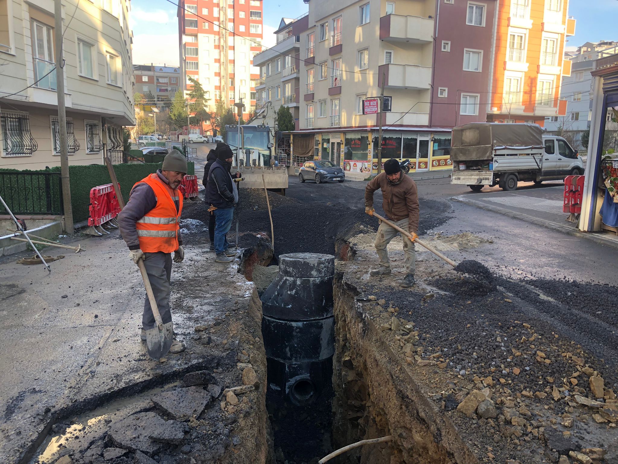 GEBZE BARIŞ MAHALLESİNDE ALTYAPI HATLARI YENİLENİYOR
