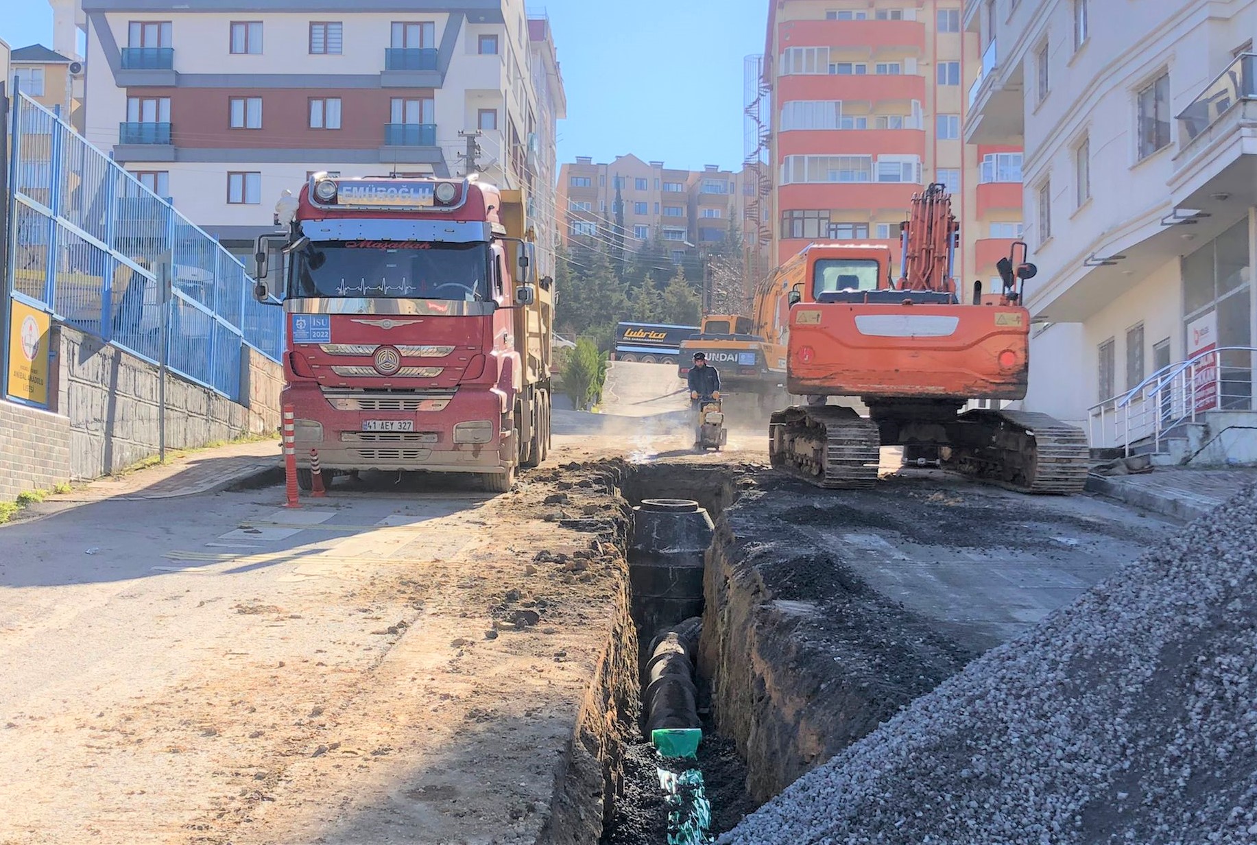 GEBZE BARIŞ MAHALLESİNDE ALTYAPI HATLARI YENİLENİYOR