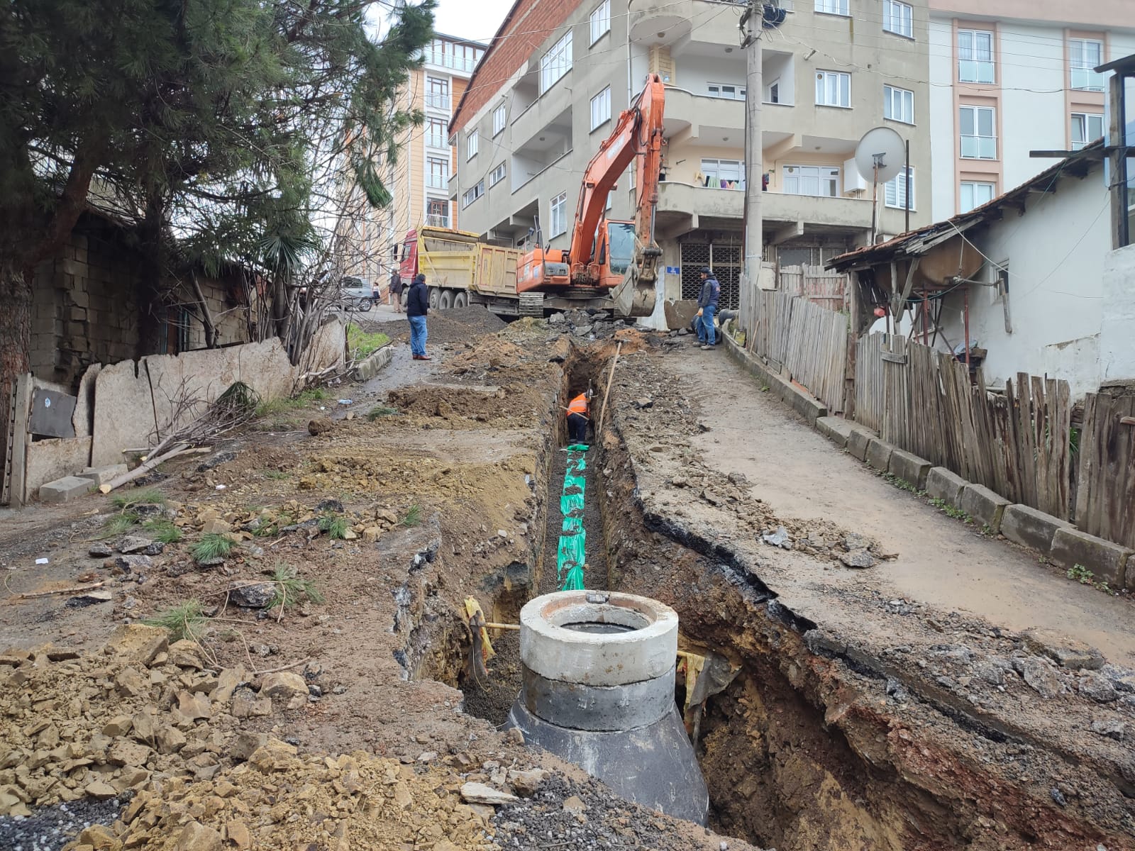 GEBZE BARIŞ MAHALLESİNDE ALTYAPI HATLARI YENİLENİYOR