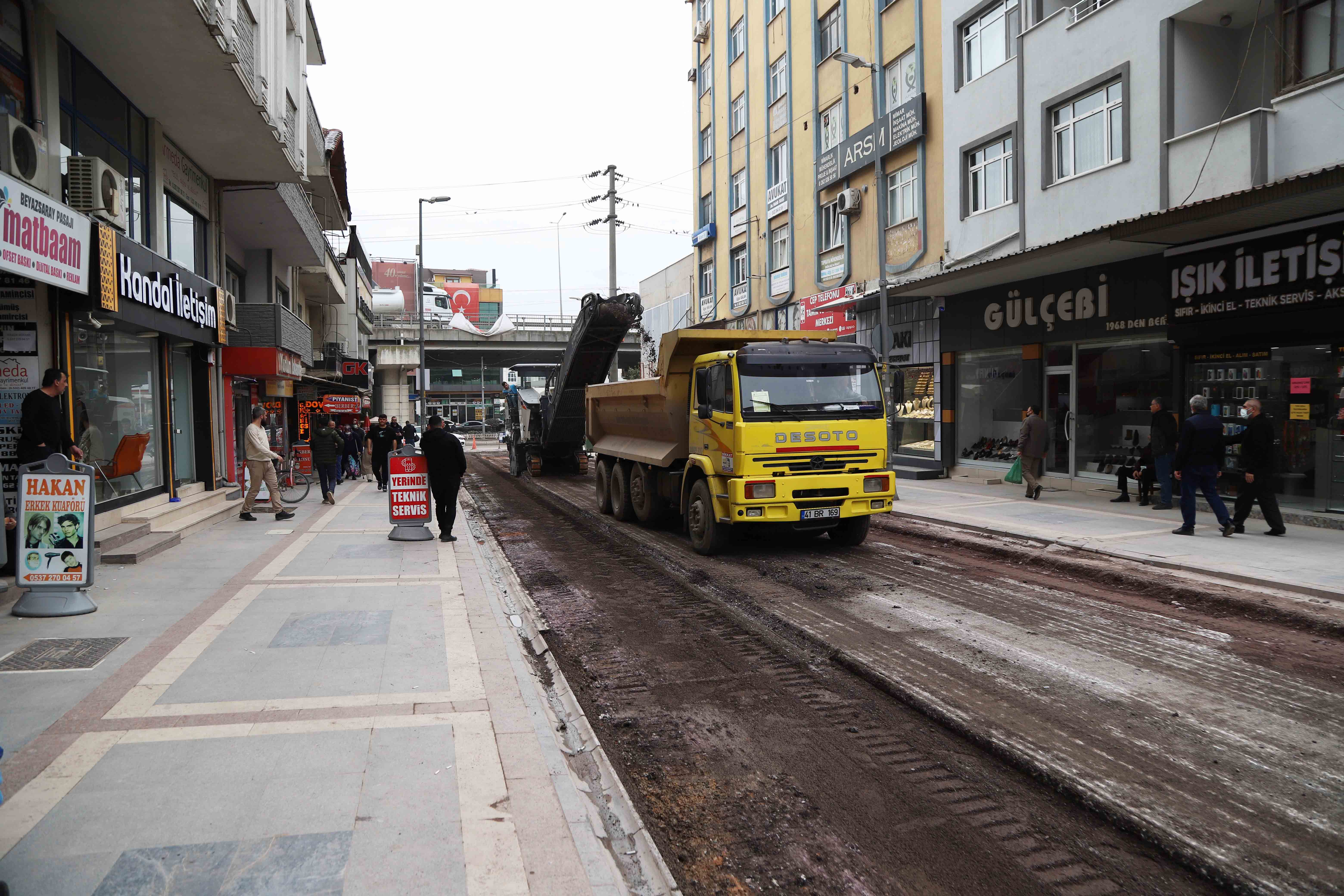 İSU, KÖRFEZ AĞADERE CADDESİNDE ÜSTYAPI ÇALIŞMALARINA BAŞLADI