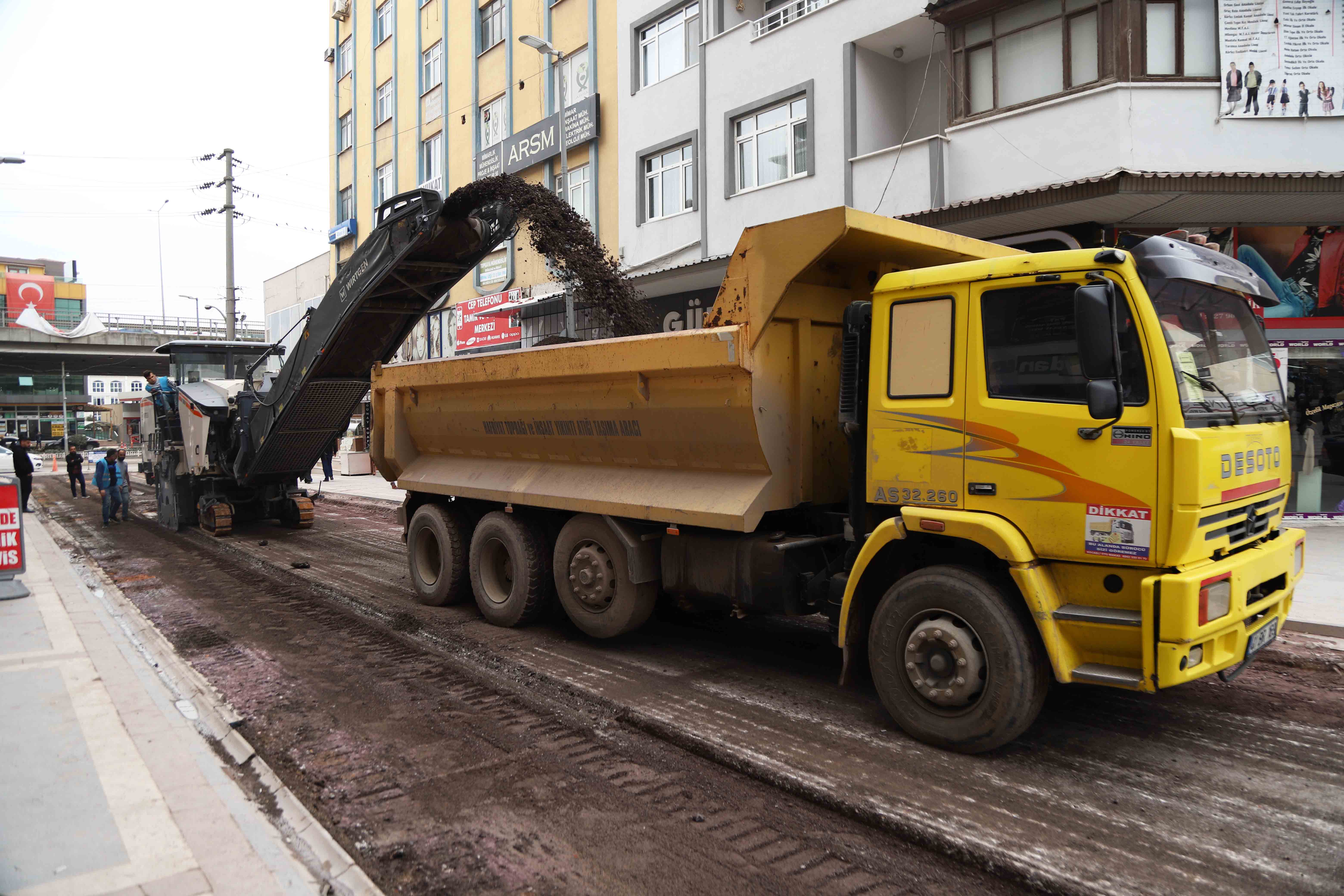 İSU, KÖRFEZ AĞADERE CADDESİNDE ÜSTYAPI ÇALIŞMALARINA BAŞLADI