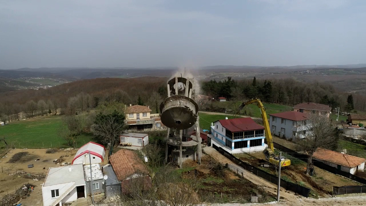 GEBZE KARGALI’DA AYAKLI SU DEPOSU YIKILIYOR