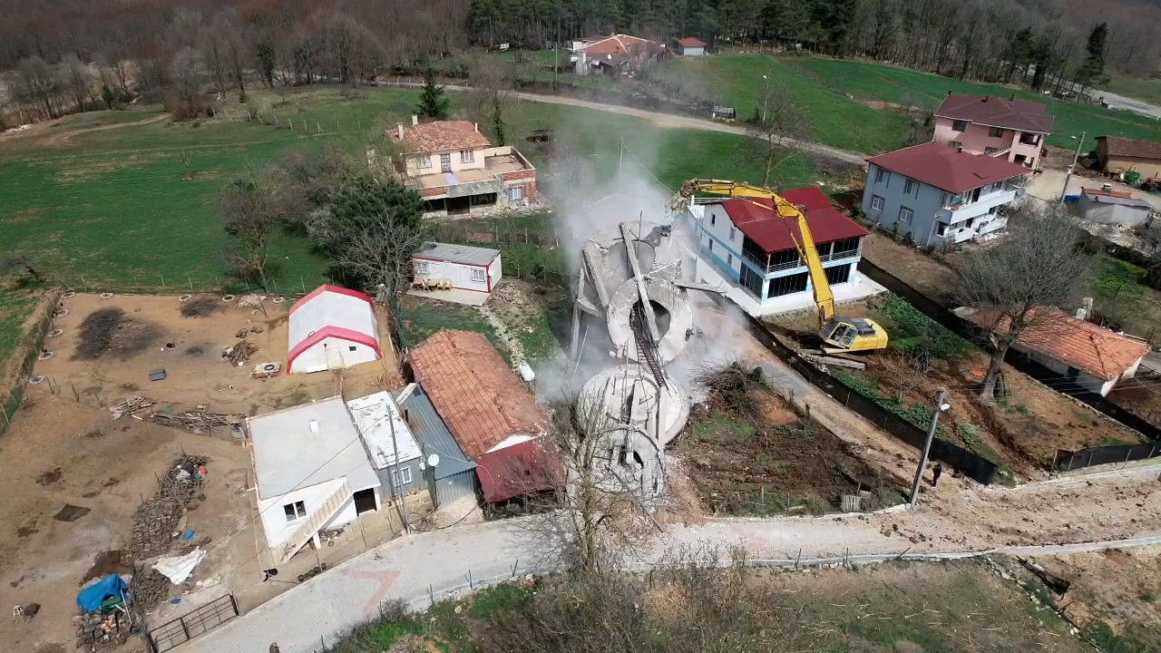 GEBZE KARGALI’DA AYAKLI SU DEPOSU YIKILIYOR