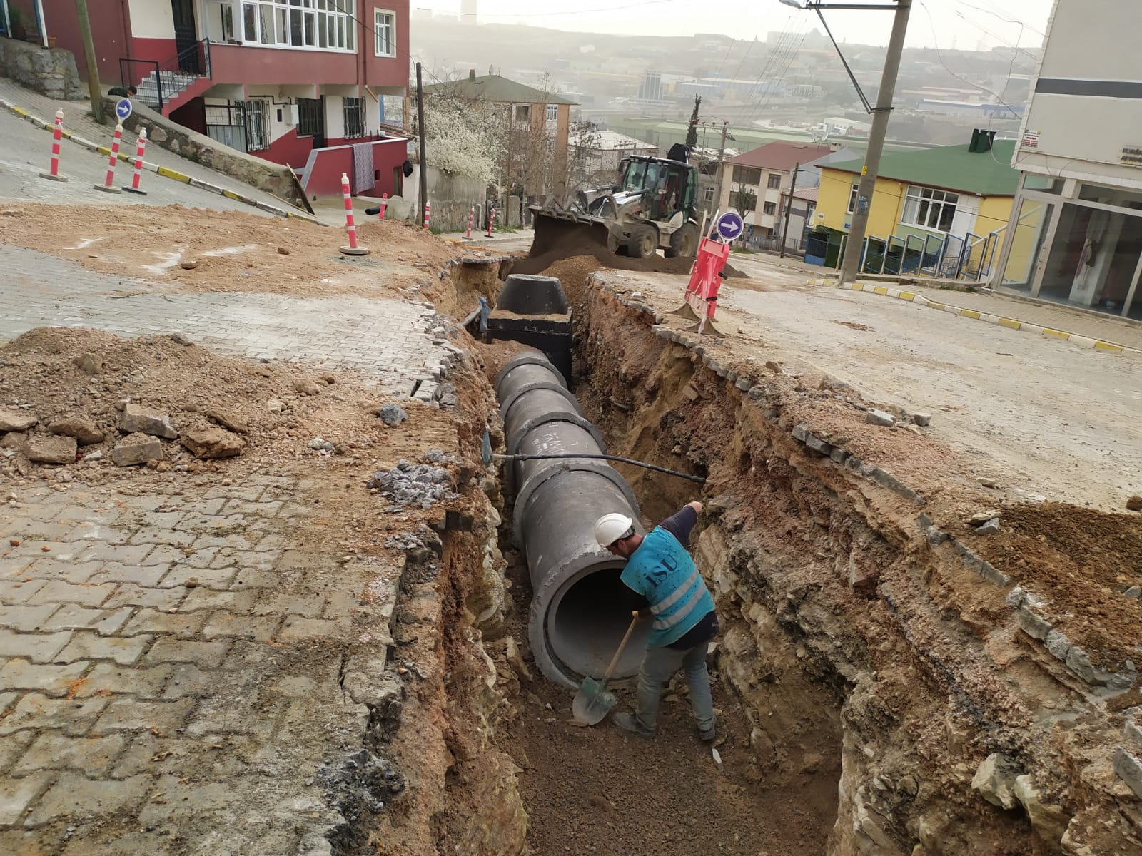 İSU 33 ŞANTİYE İLE ALTYAPI VE ÜSTYAPI ÇALIŞMALARI GERÇEKLEŞTİRİYOR