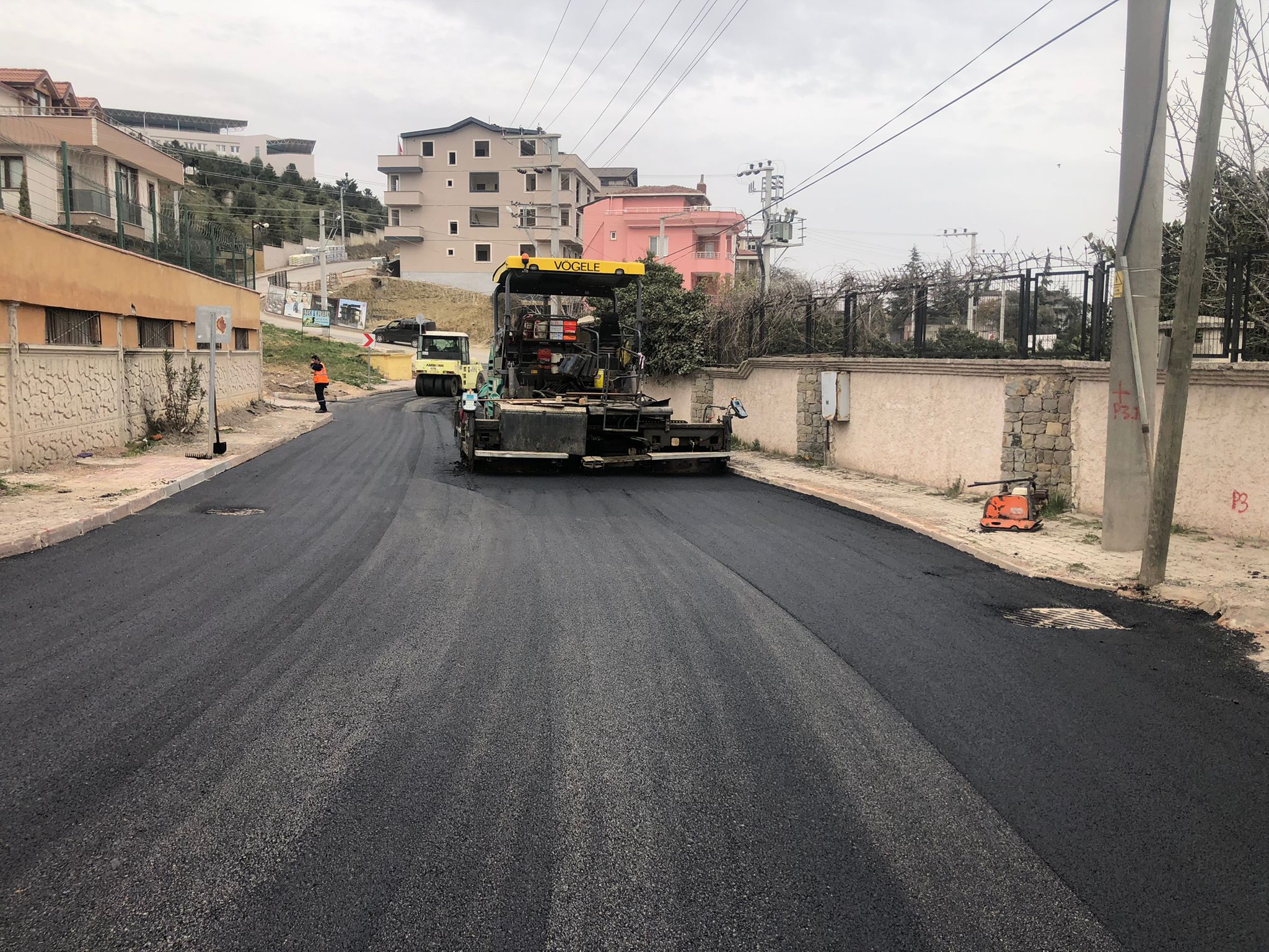 İSU 33 ŞANTİYE İLE ALTYAPI VE ÜSTYAPI ÇALIŞMALARI GERÇEKLEŞTİRİYOR