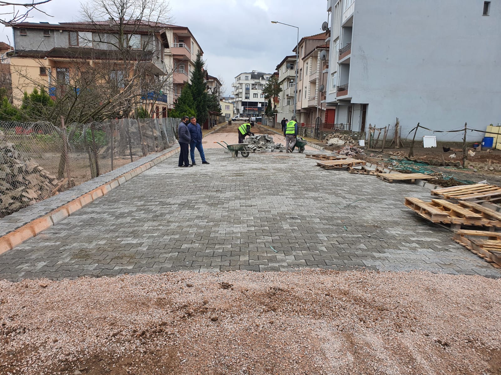 KARTEPE’DE ALTYAPIDAN SONRA ÜSTYAPI ÇALIŞMALARI YAPILIYOR