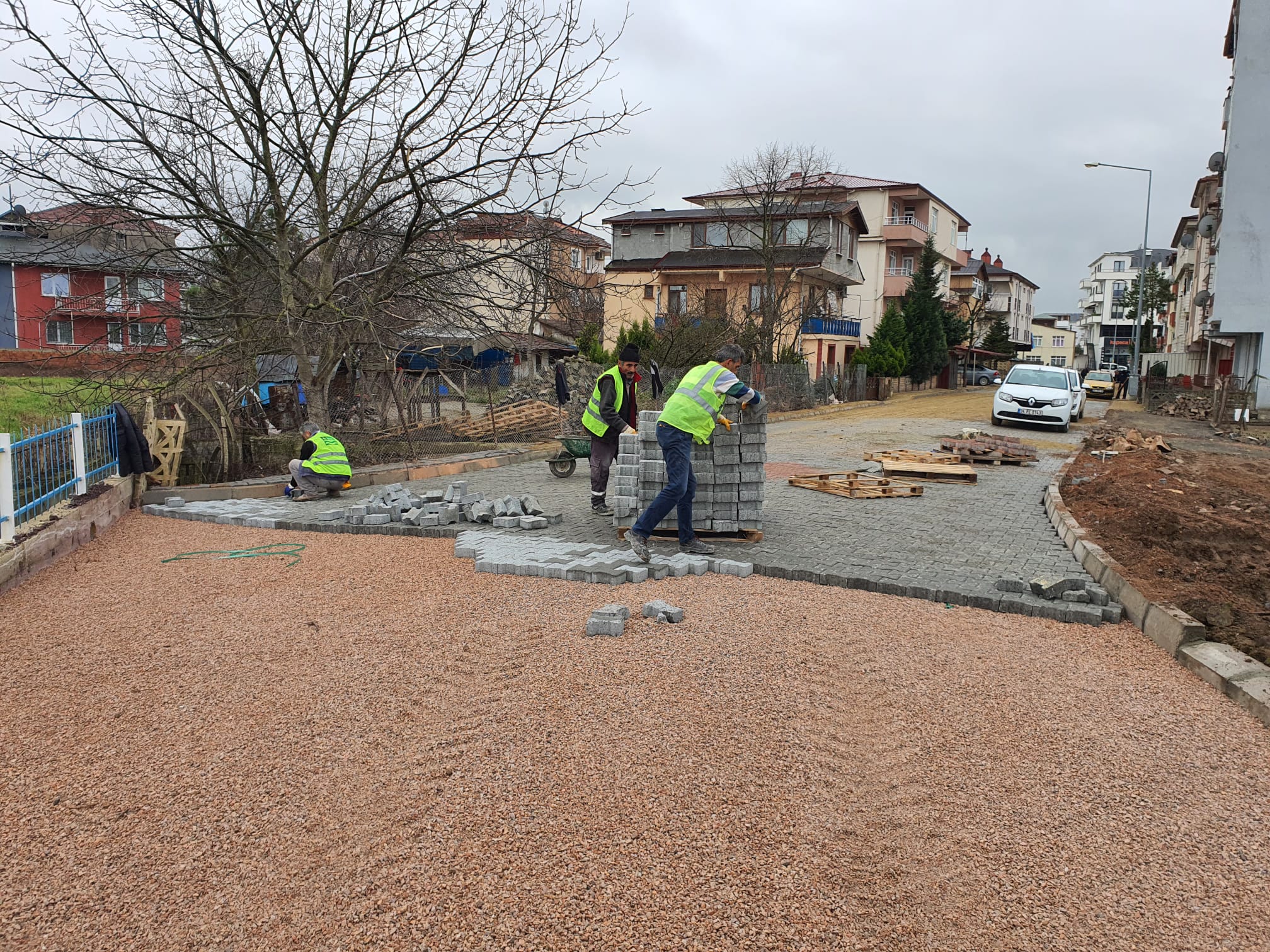 KARTEPE’DE ALTYAPIDAN SONRA ÜSTYAPI ÇALIŞMALARI YAPILIYOR