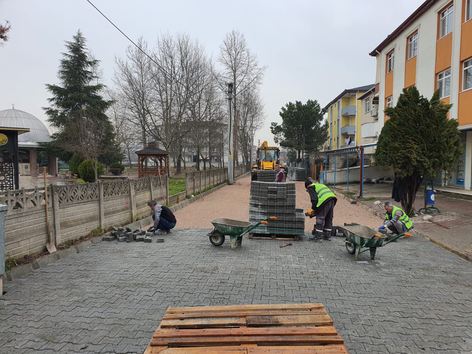KARTEPE’DE ALTYAPIDAN SONRA ÜSTYAPI ÇALIŞMALARI YAPILIYOR