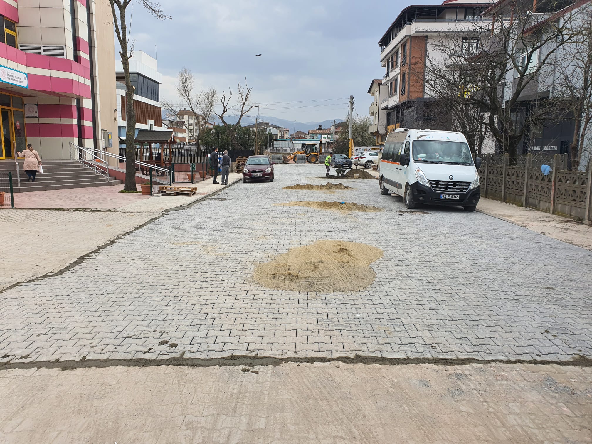 KARTEPE’DE ALTYAPIDAN SONRA ÜSTYAPI ÇALIŞMALARI YAPILIYOR
