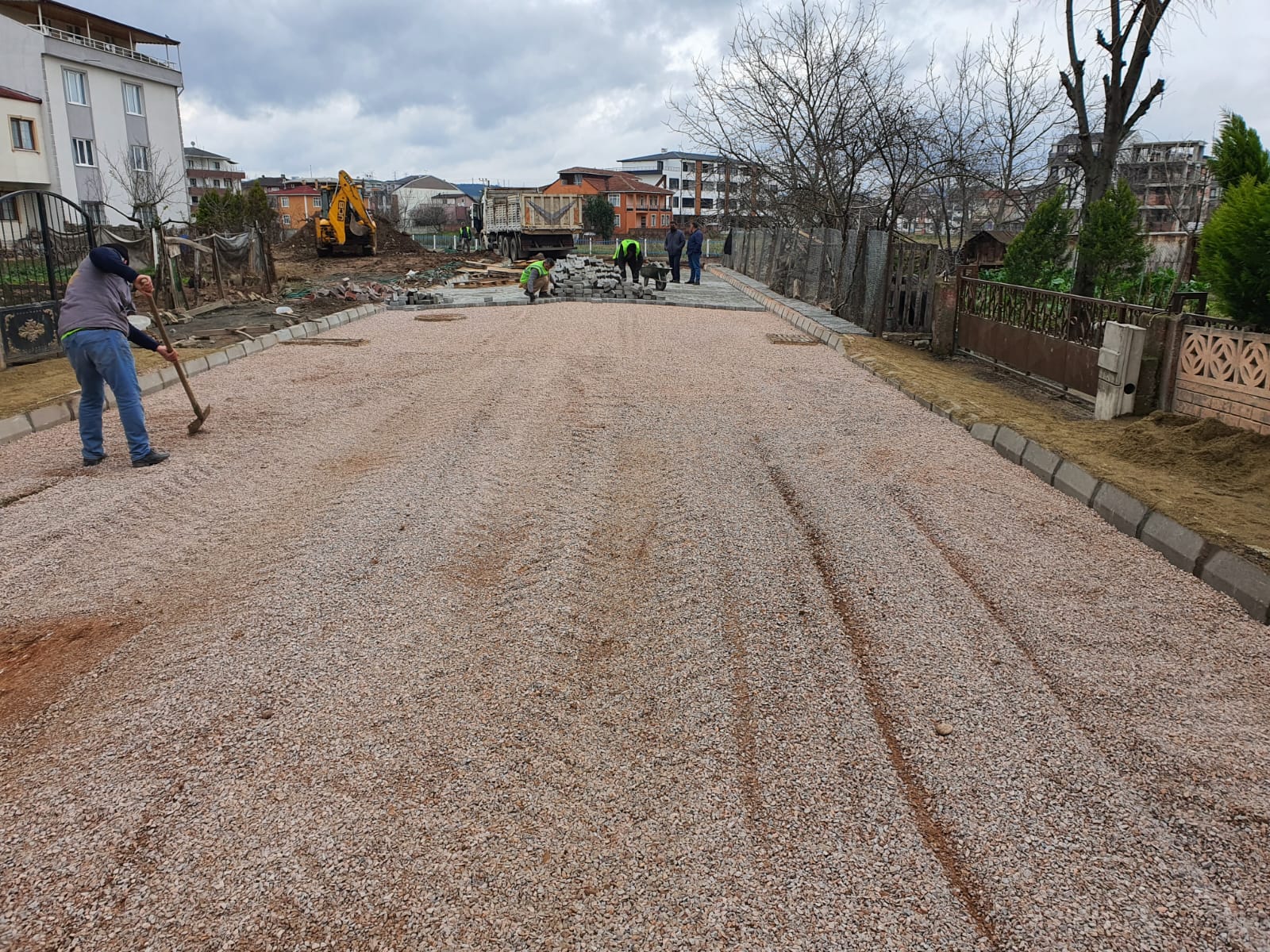 KARTEPE’DE ALTYAPIDAN SONRA ÜSTYAPI ÇALIŞMALARI YAPILIYOR
