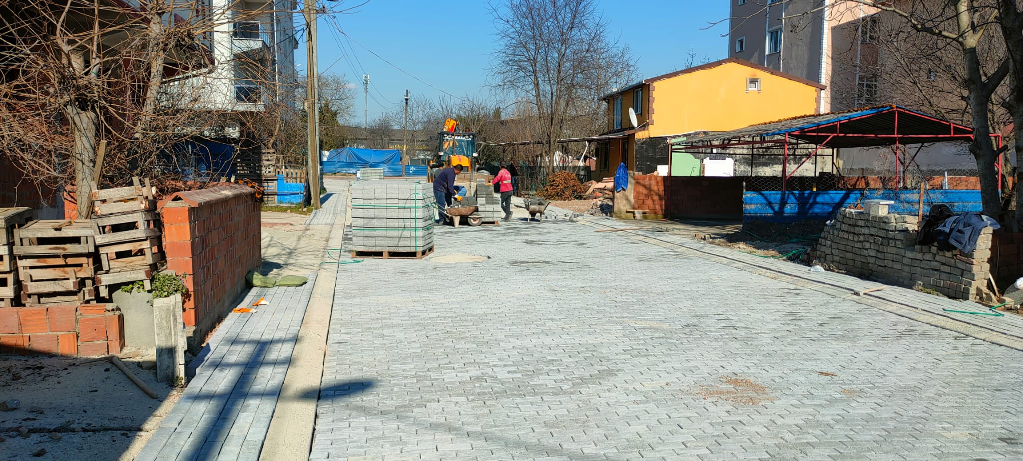 İZMİT AKMEŞE’DE ALTYAPI VE ÜSTYAPI ÇALIŞMALARI SÜRÜYOR