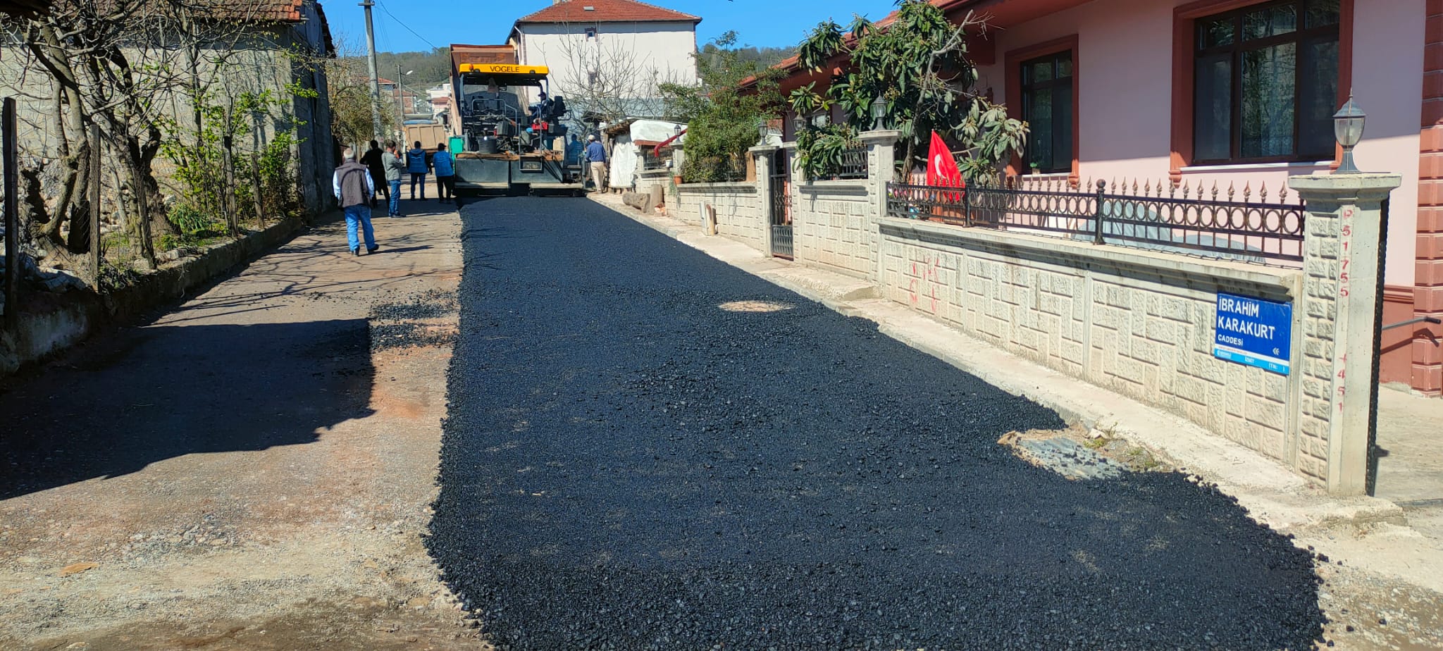 İZMİT AKMEŞE’DE ALTYAPI VE ÜSTYAPI ÇALIŞMALARI SÜRÜYOR