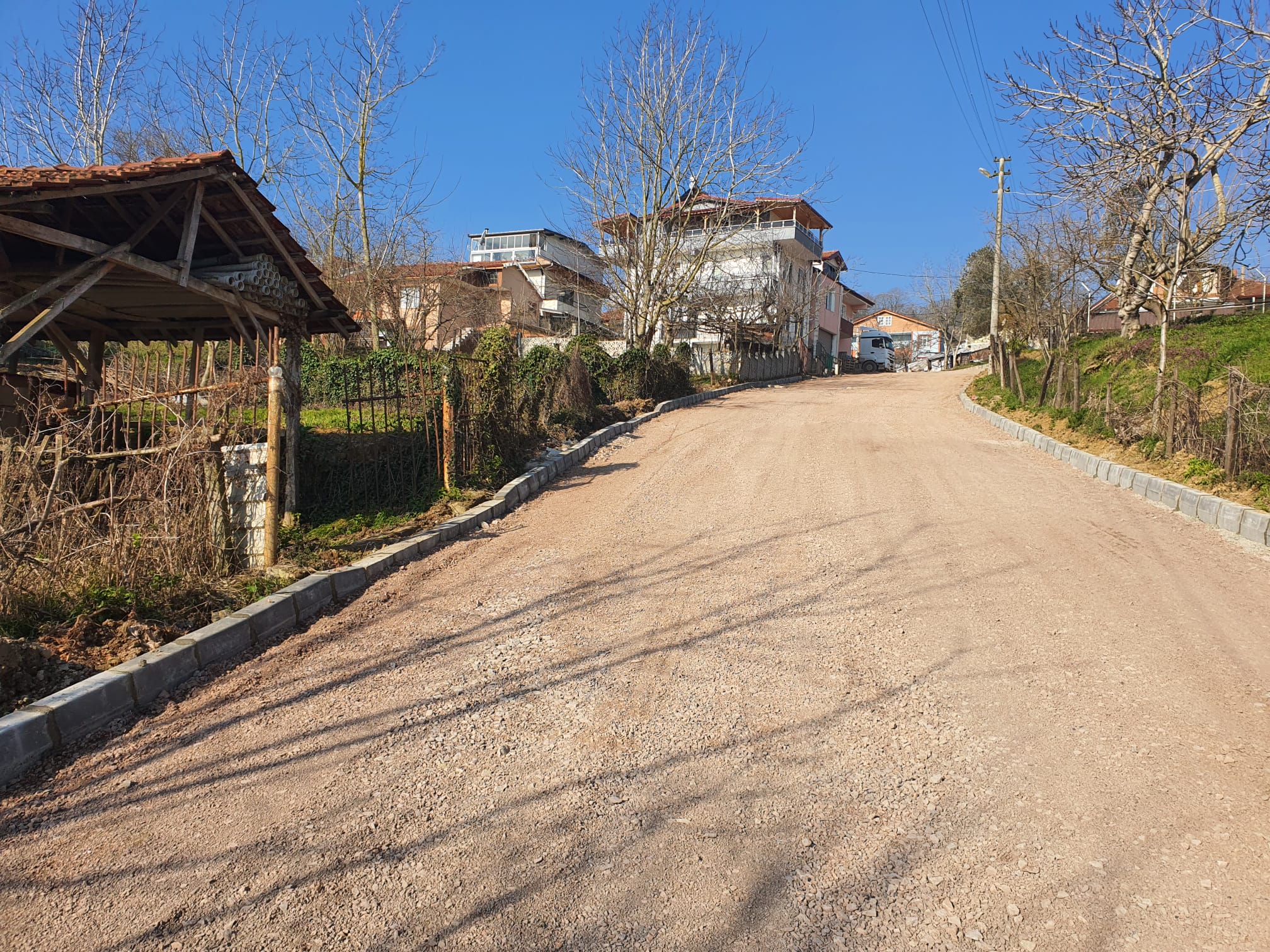 İZMİT AKMEŞE’DE ALTYAPI VE ÜSTYAPI ÇALIŞMALARI SÜRÜYOR