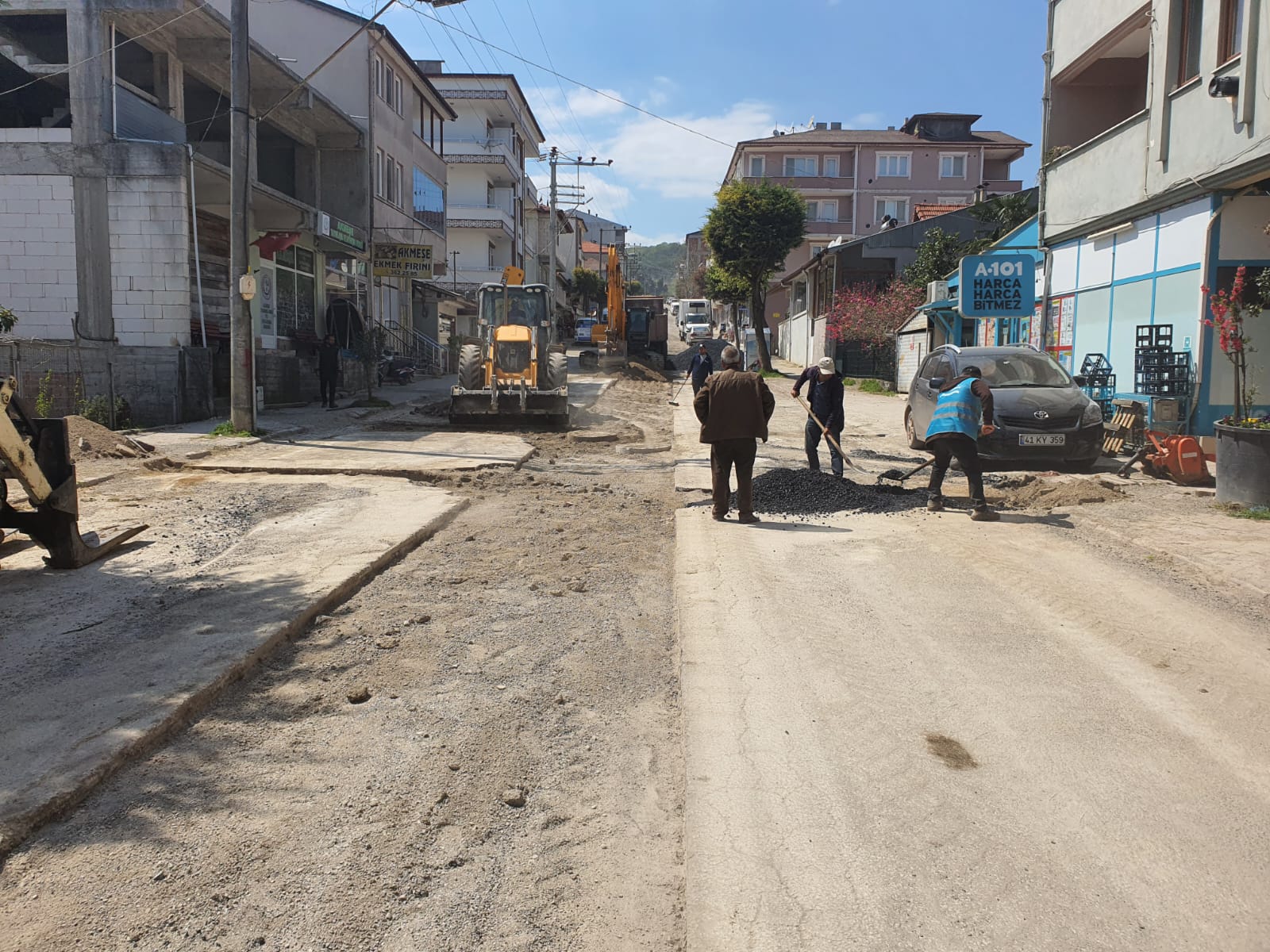 İZMİT AKMEŞE’DE ALTYAPI VE ÜSTYAPI ÇALIŞMALARI SÜRÜYOR