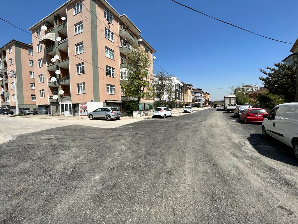 GÖLCÜK’TE ALTYAPISI TAMAMLANAN YERLERİN ÜSTYAPISI YAPILIYOR