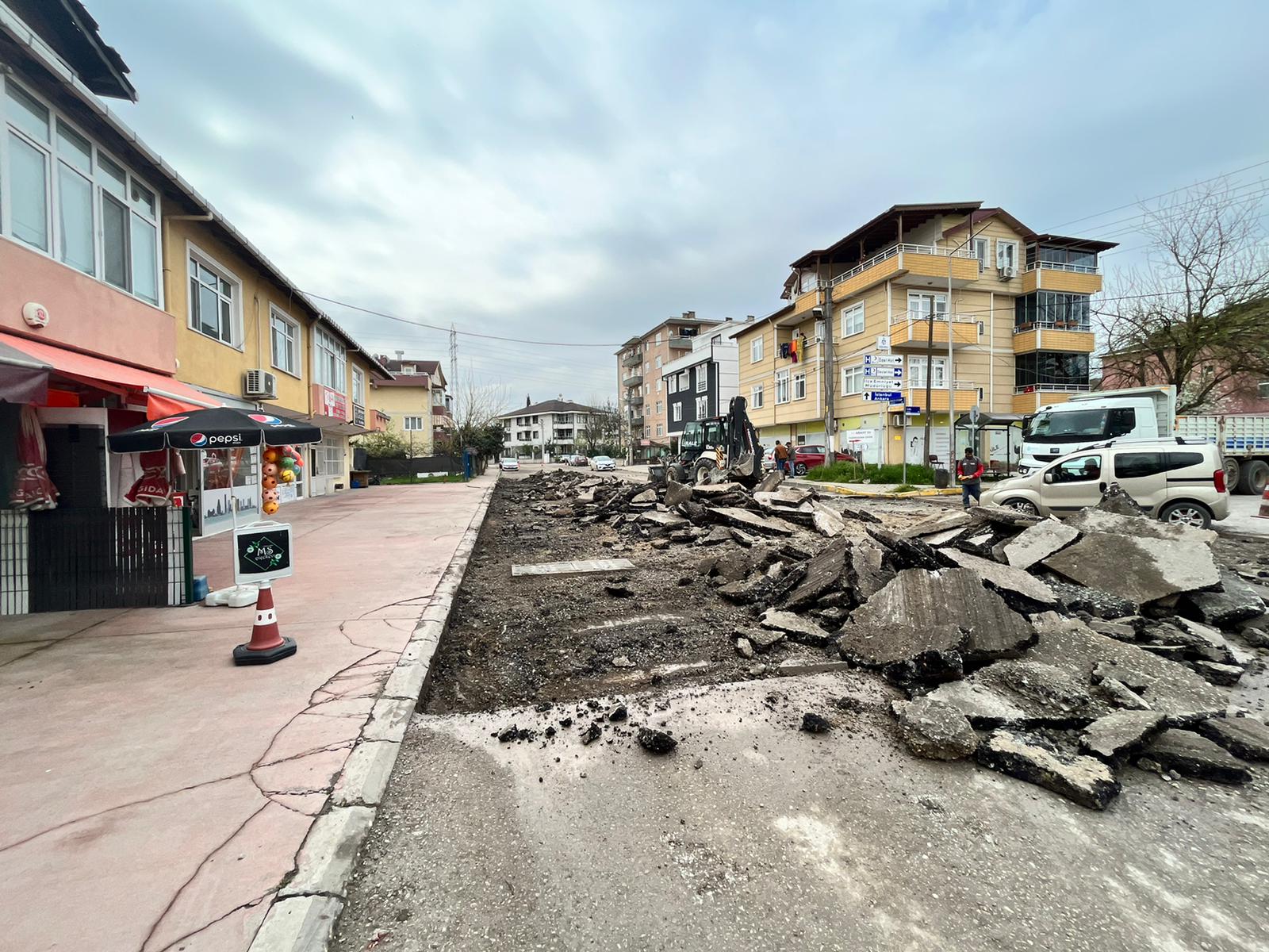 GÖLCÜK’TE ALTYAPISI TAMAMLANAN YERLERİN ÜSTYAPISI YAPILIYOR