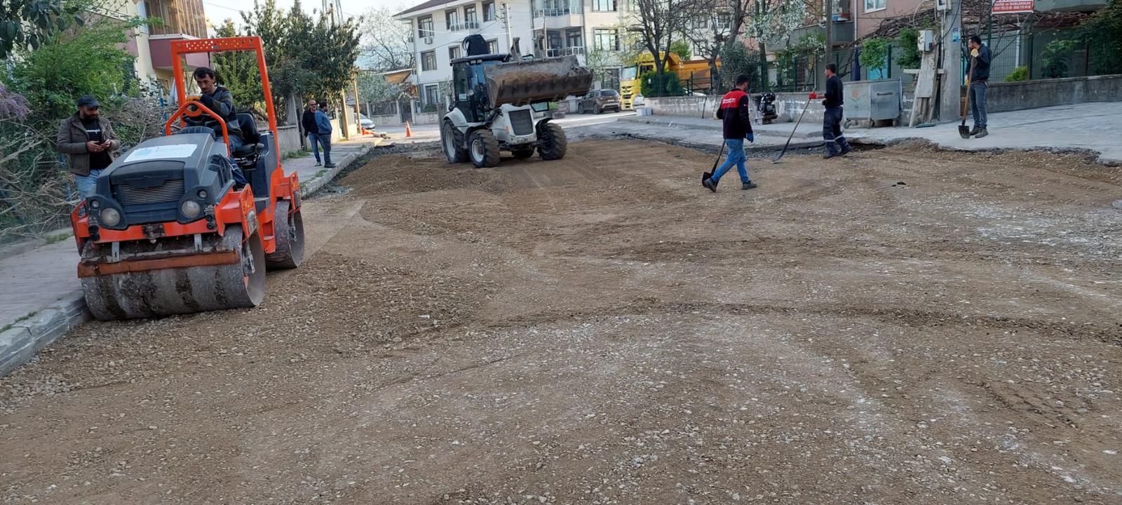 GÖLCÜK’TE ALTYAPISI TAMAMLANAN YERLERİN ÜSTYAPISI YAPILIYOR