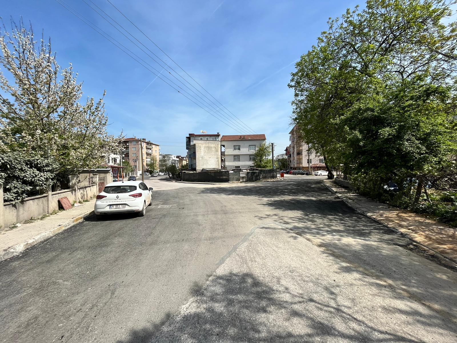 GÖLCÜK’TE ALTYAPISI TAMAMLANAN YERLERİN ÜSTYAPISI YAPILIYOR