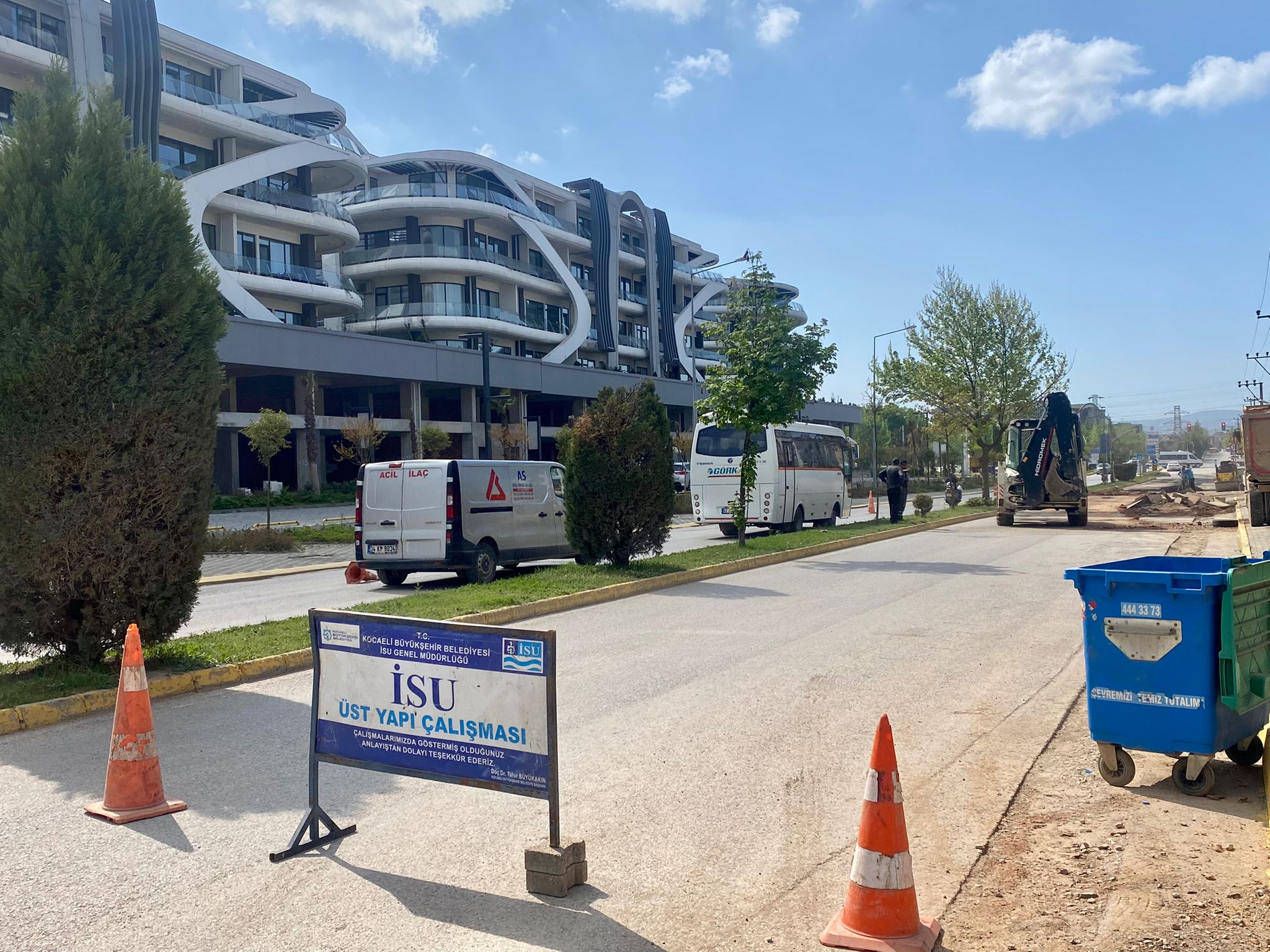 KARTEPE EMEKEVLER MAHALLESİNDE ÜSTYAPI ÇALIŞMALARI YAPILIYOR