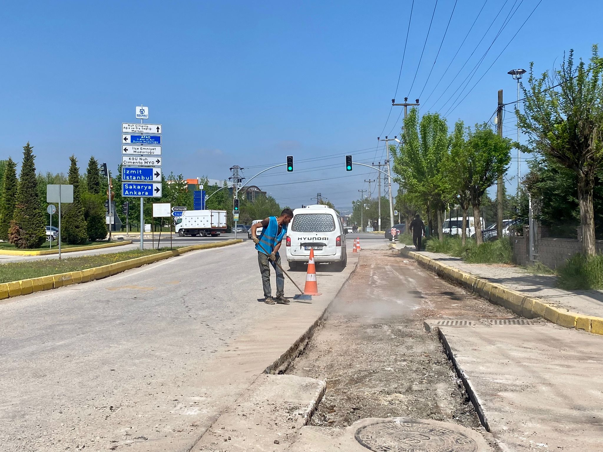 KARTEPE EMEKEVLER MAHALLESİNDE ÜSTYAPI ÇALIŞMALARI YAPILIYOR