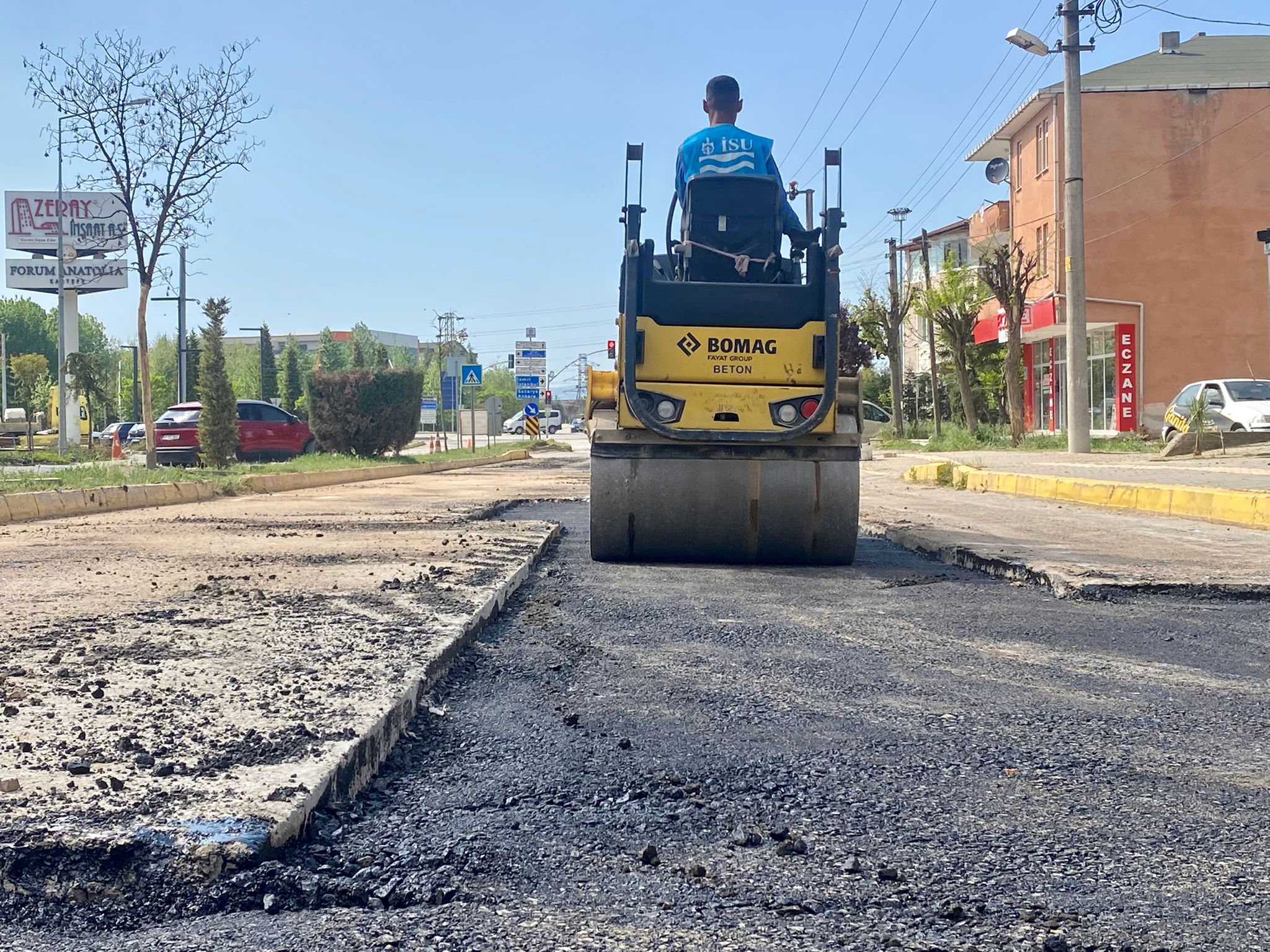 KARTEPE EMEKEVLER MAHALLESİNDE ÜSTYAPI ÇALIŞMALARI YAPILIYOR