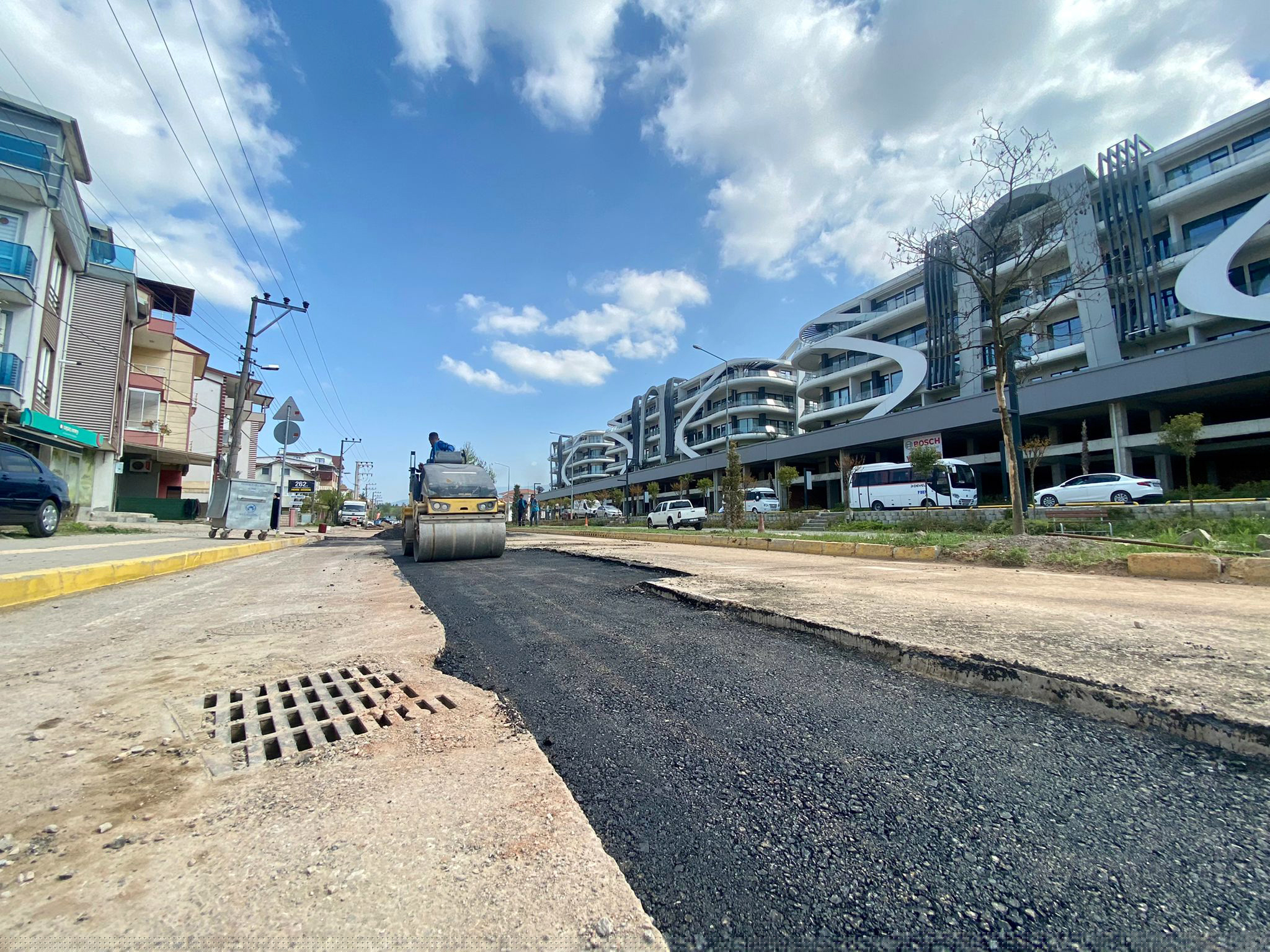 KARTEPE EMEKEVLER MAHALLESİNDE ÜSTYAPI ÇALIŞMALARI YAPILIYOR