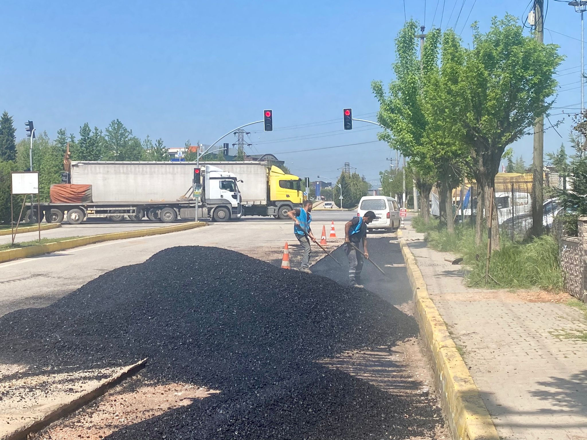 KARTEPE EMEKEVLER MAHALLESİNDE ÜSTYAPI ÇALIŞMALARI YAPILIYOR