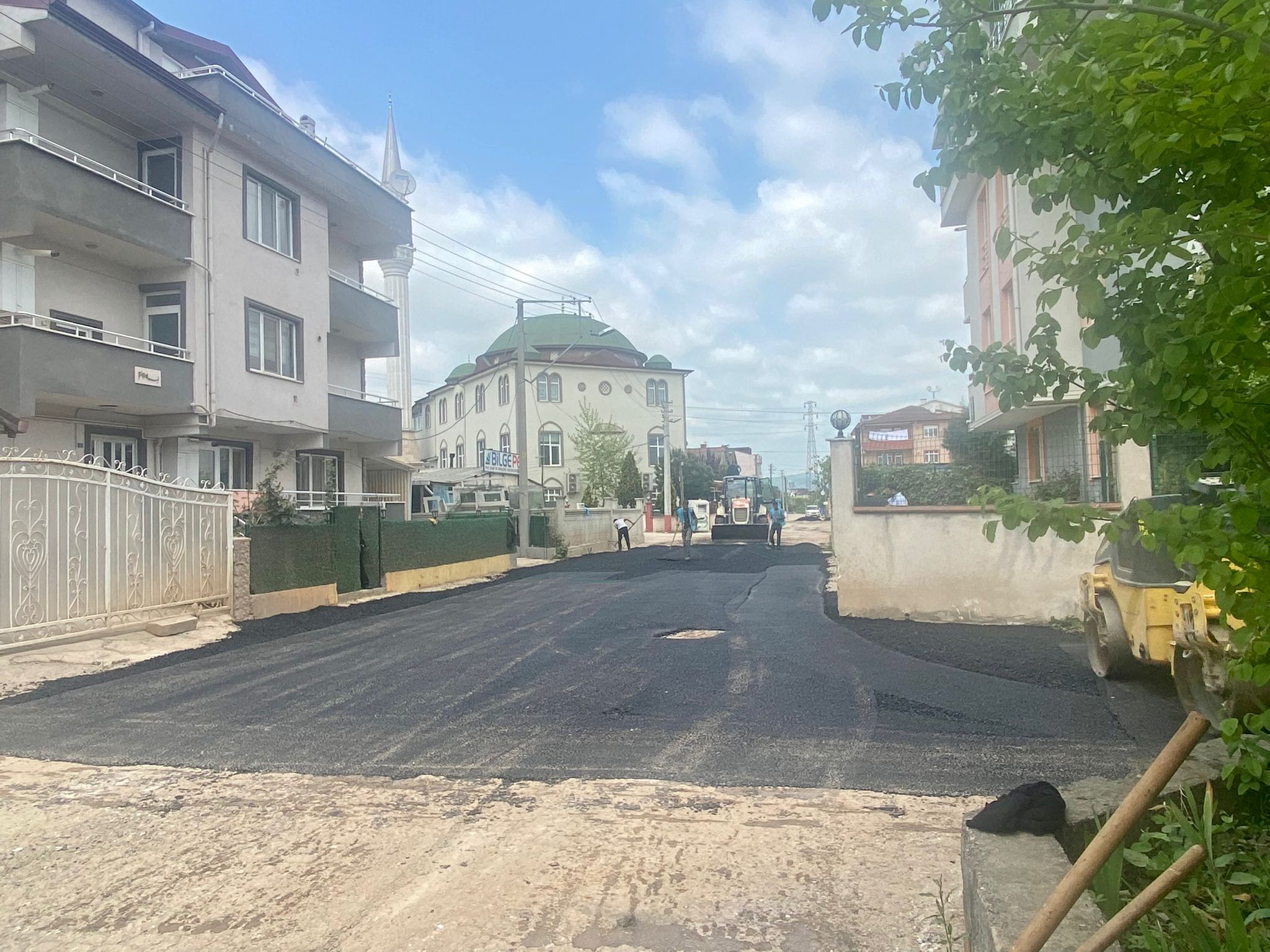 KARTEPE EMEKEVLER MAHALLESİNDE ÜSTYAPI ÇALIŞMALARI YAPILIYOR