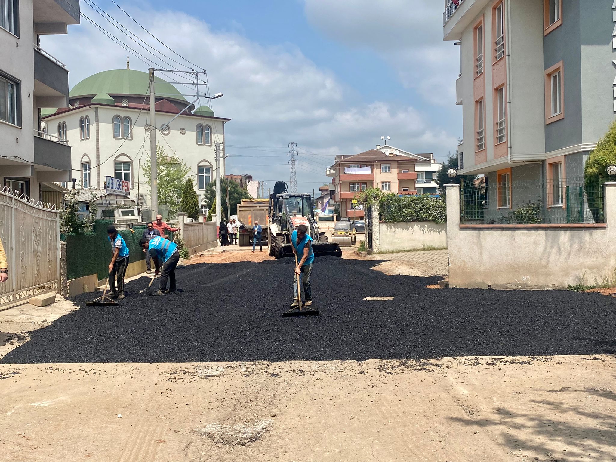 KARTEPE EMEKEVLER MAHALLESİNDE ÜSTYAPI ÇALIŞMALARI YAPILIYOR