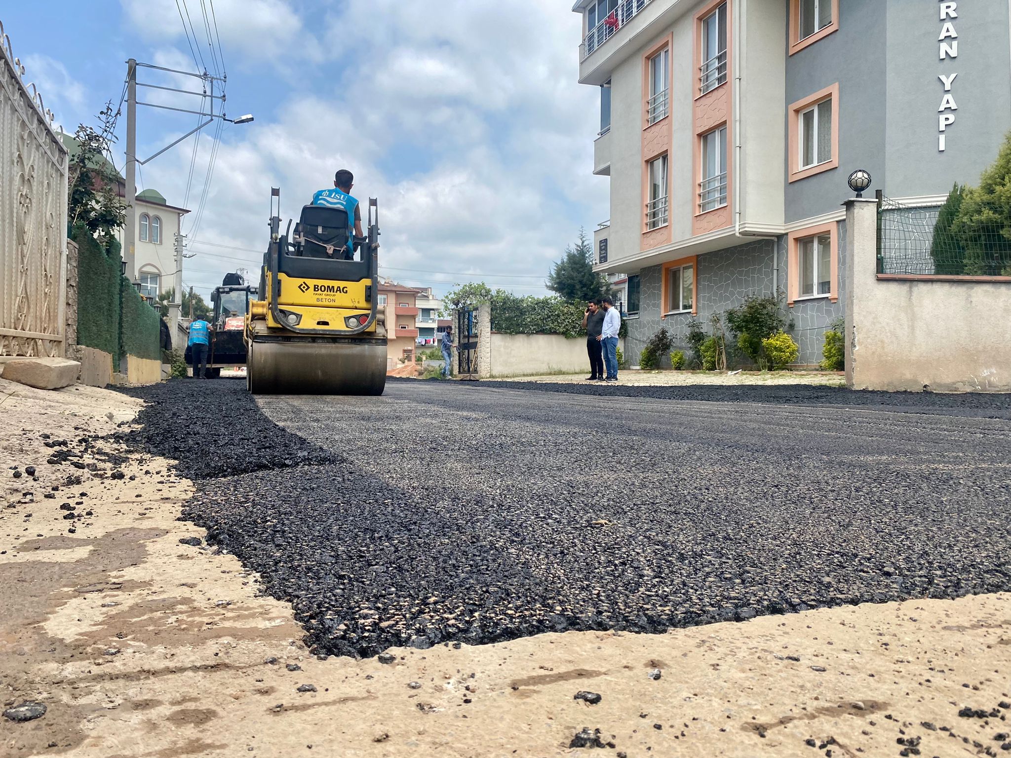 KARTEPE EMEKEVLER MAHALLESİNDE ÜSTYAPI ÇALIŞMALARI YAPILIYOR