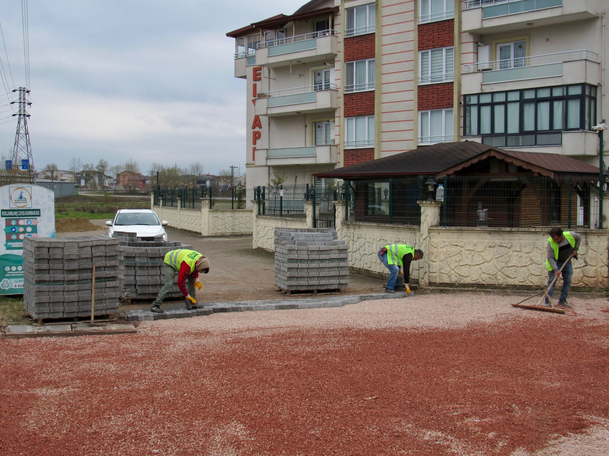 KARTEPE EMEKEVLER MAHALLESİNDE ÜSTYAPI ÇALIŞMALARI YAPILIYOR