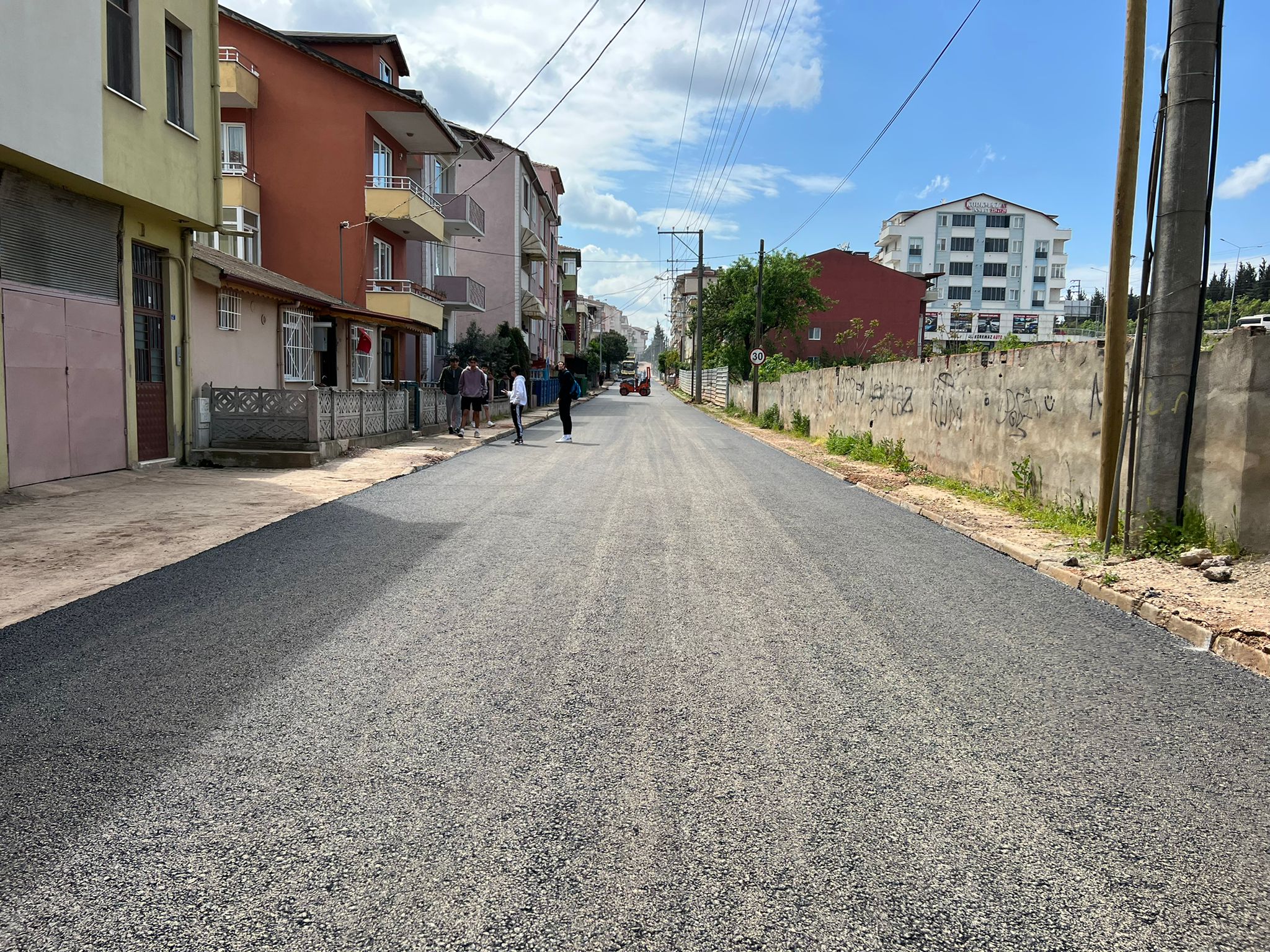 DERİNCE’DE 3 MAHALLEDE ÜSTYAPI ÇALIŞMALARI SÜRÜYOR