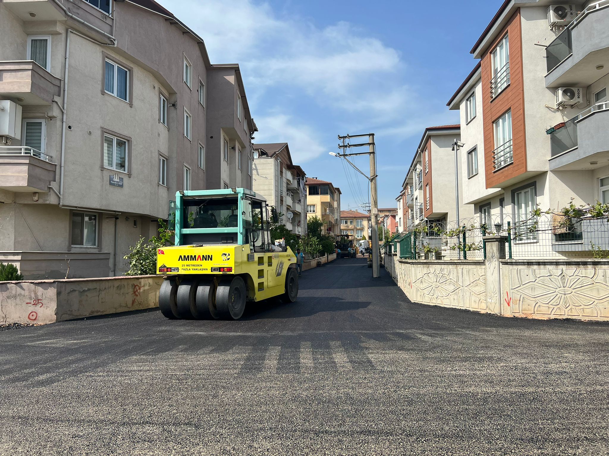 DERİNCE’DE 3 MAHALLEDE ÜSTYAPI ÇALIŞMALARI SÜRÜYOR