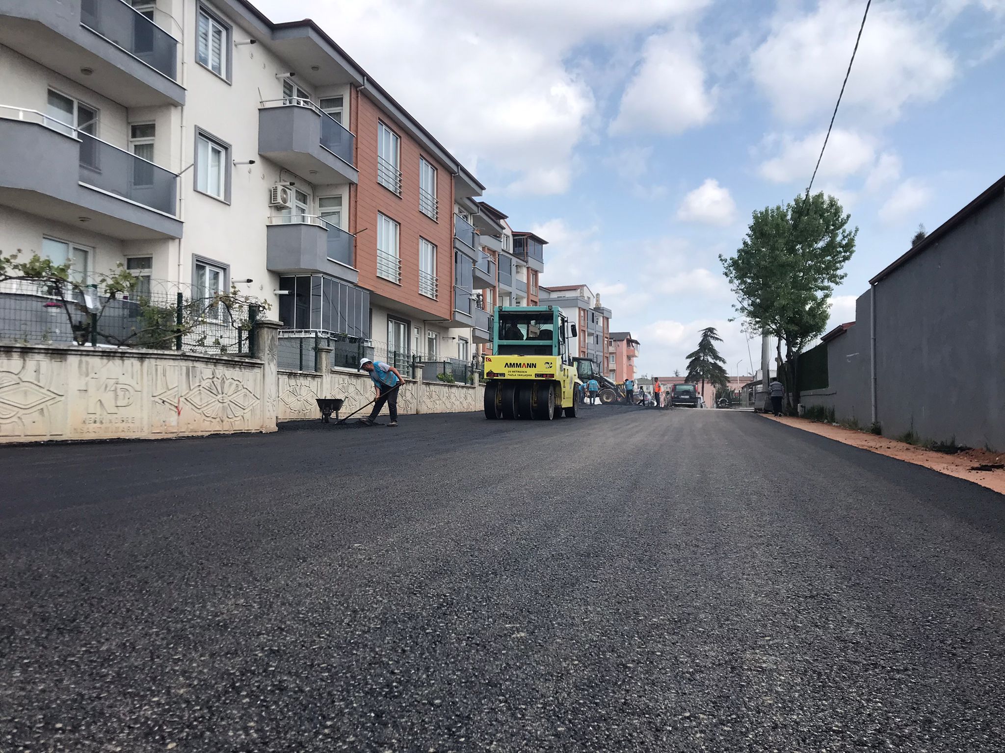 DERİNCE’DE 3 MAHALLEDE ÜSTYAPI ÇALIŞMALARI SÜRÜYOR