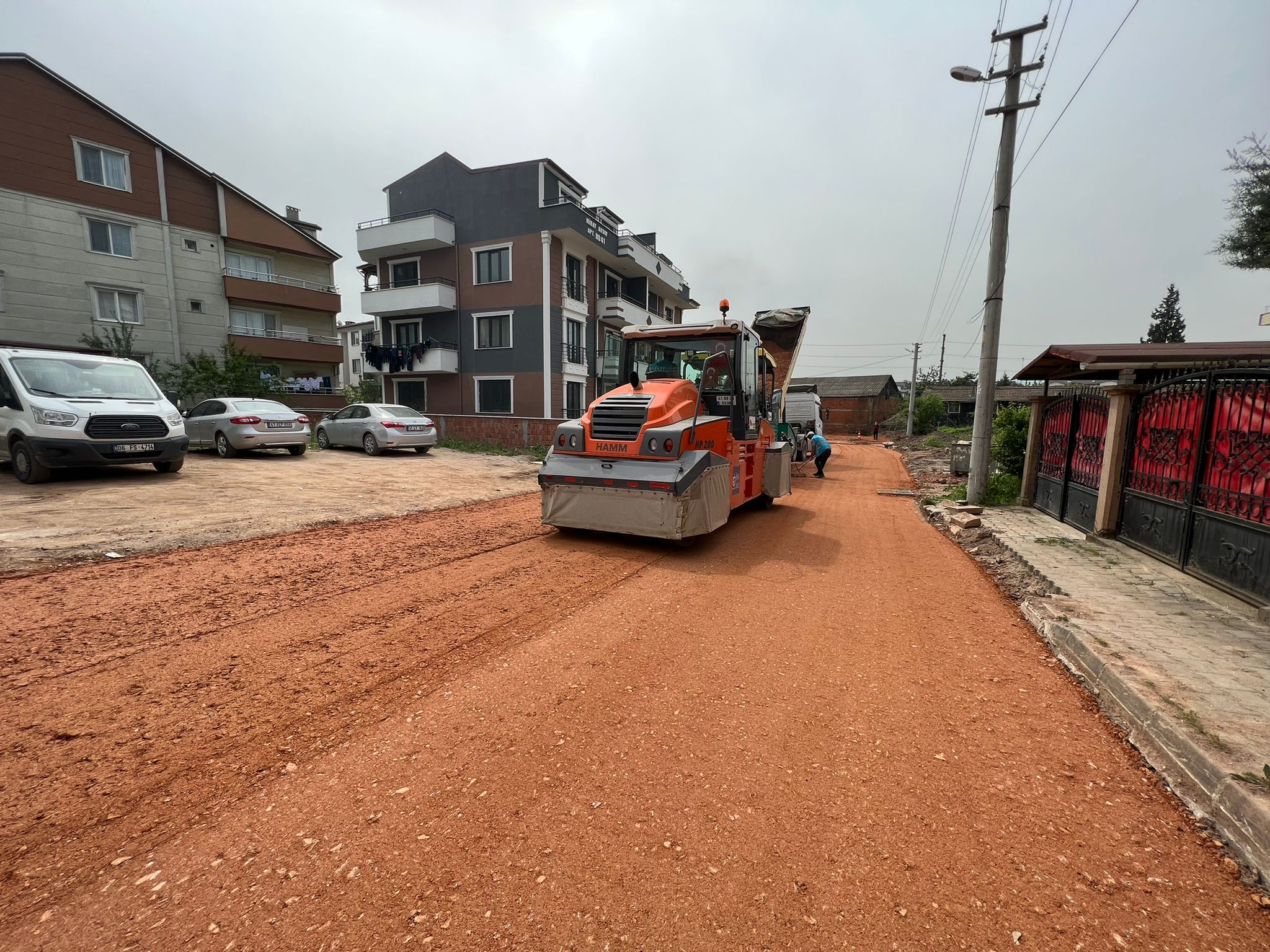 DERİNCE’DE 3 MAHALLEDE ÜSTYAPI ÇALIŞMALARI SÜRÜYOR